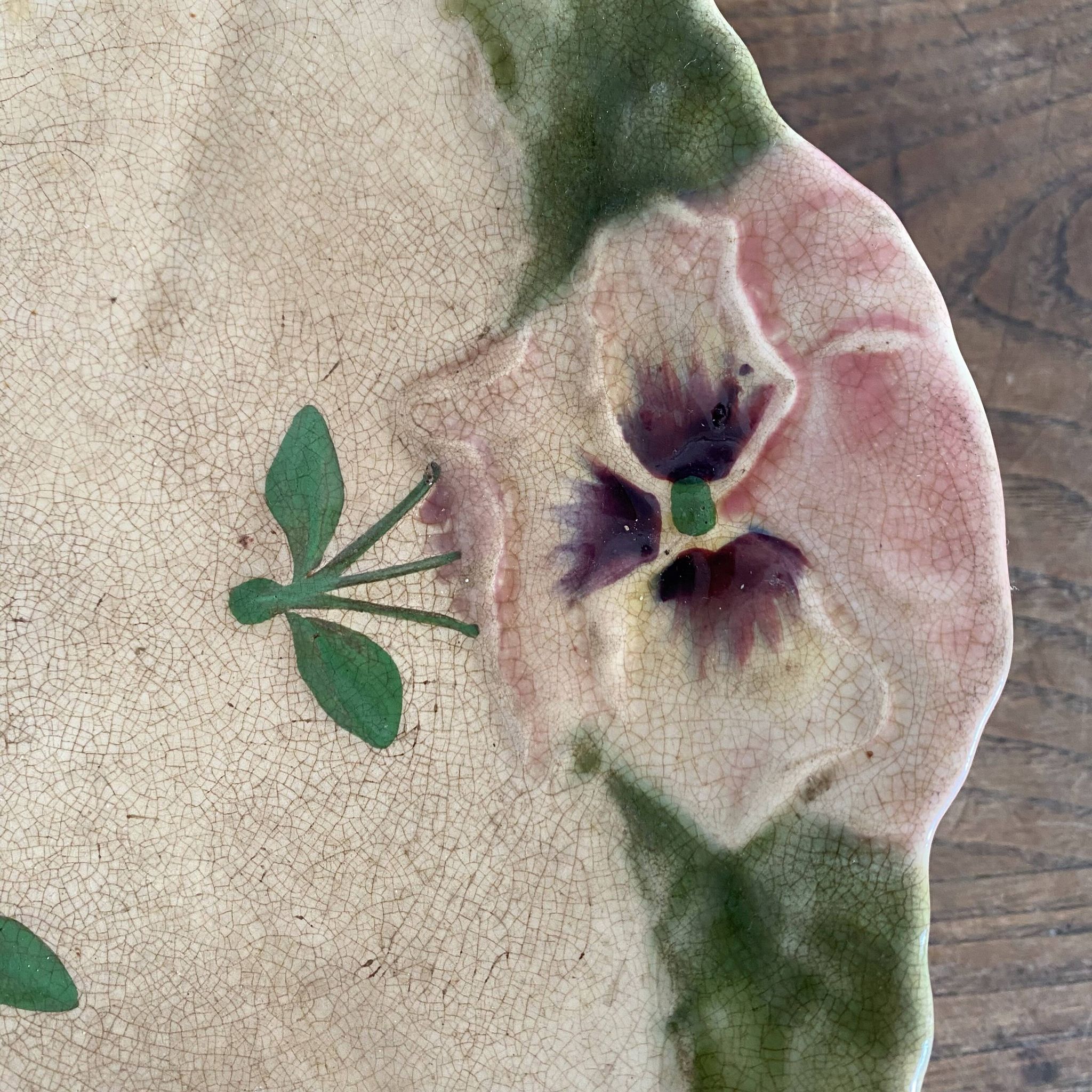 Footed dish in slip, pansy compote dish, Choisy le Roi