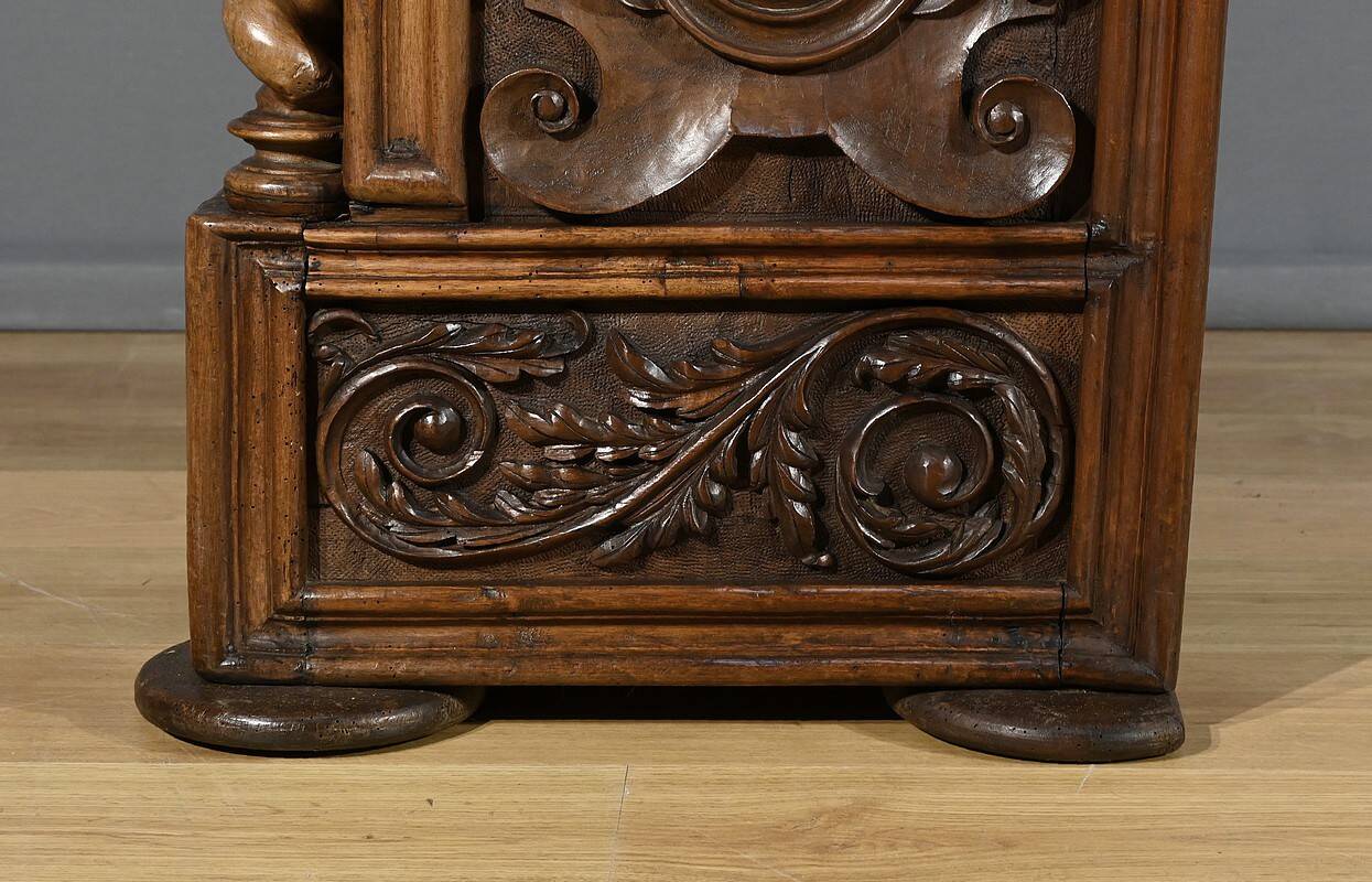 Oratory in solid walnut, Neo-Gothic Renaissance style – Late 19th century