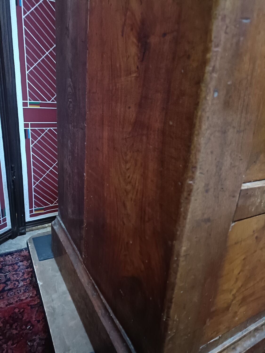 Cabinet bonnetière in solid oak and partial veneer