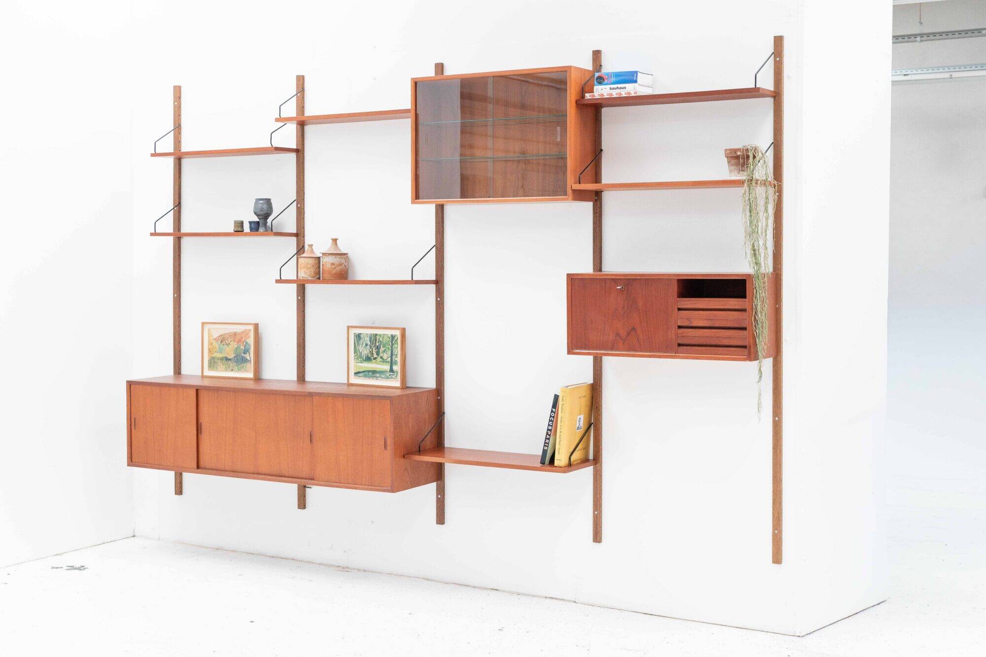 Wall unit with 4 modules by P. Cadovius