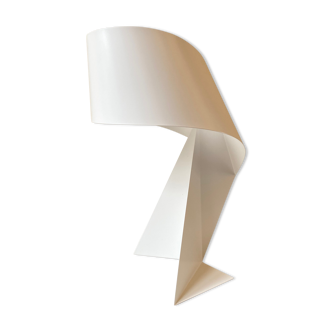 Ribbon lamp design Claire Norcross white laqué steel