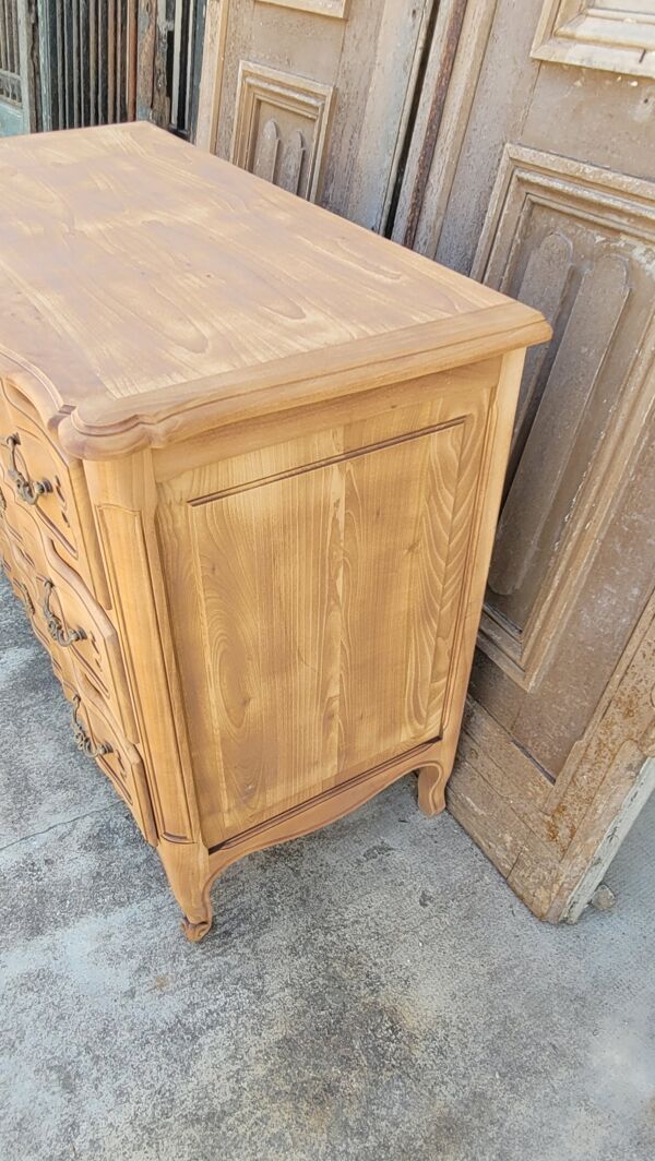 Commode de style Louis xv en merisier décapée