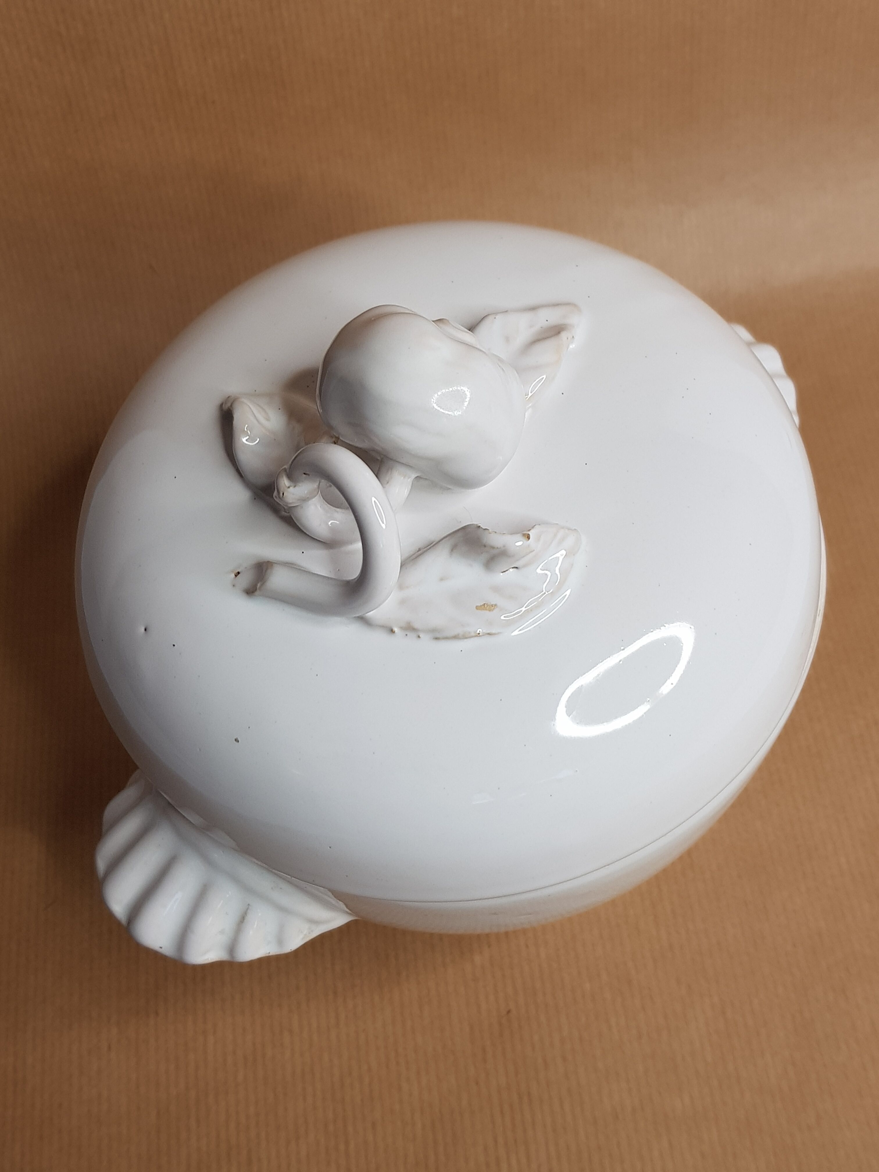 White enamelled ceramic candy box