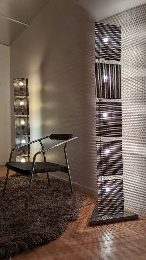 2 lampadaires totem post-moderne 80s