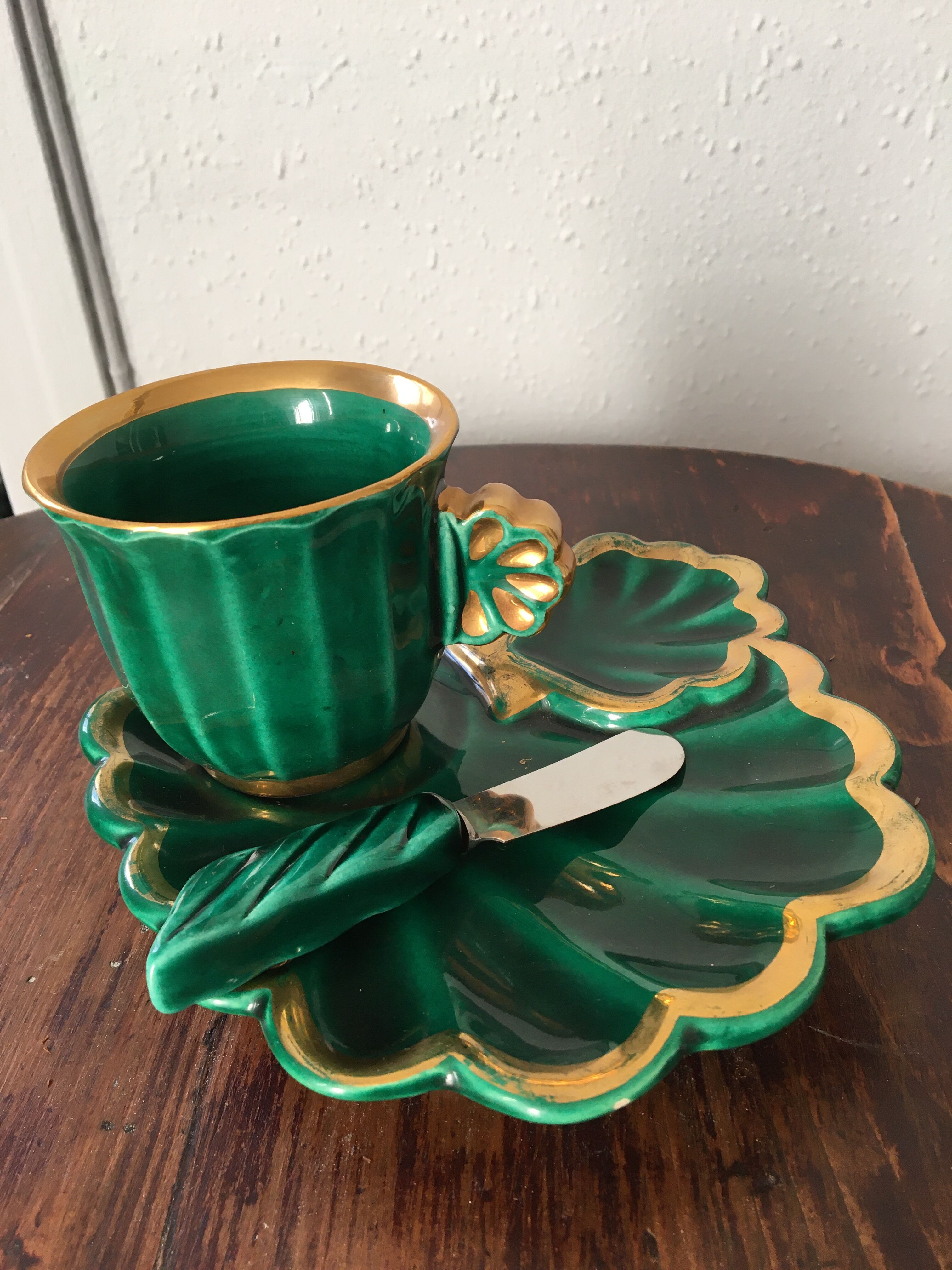 Breakfast pattern of vintage scallops
