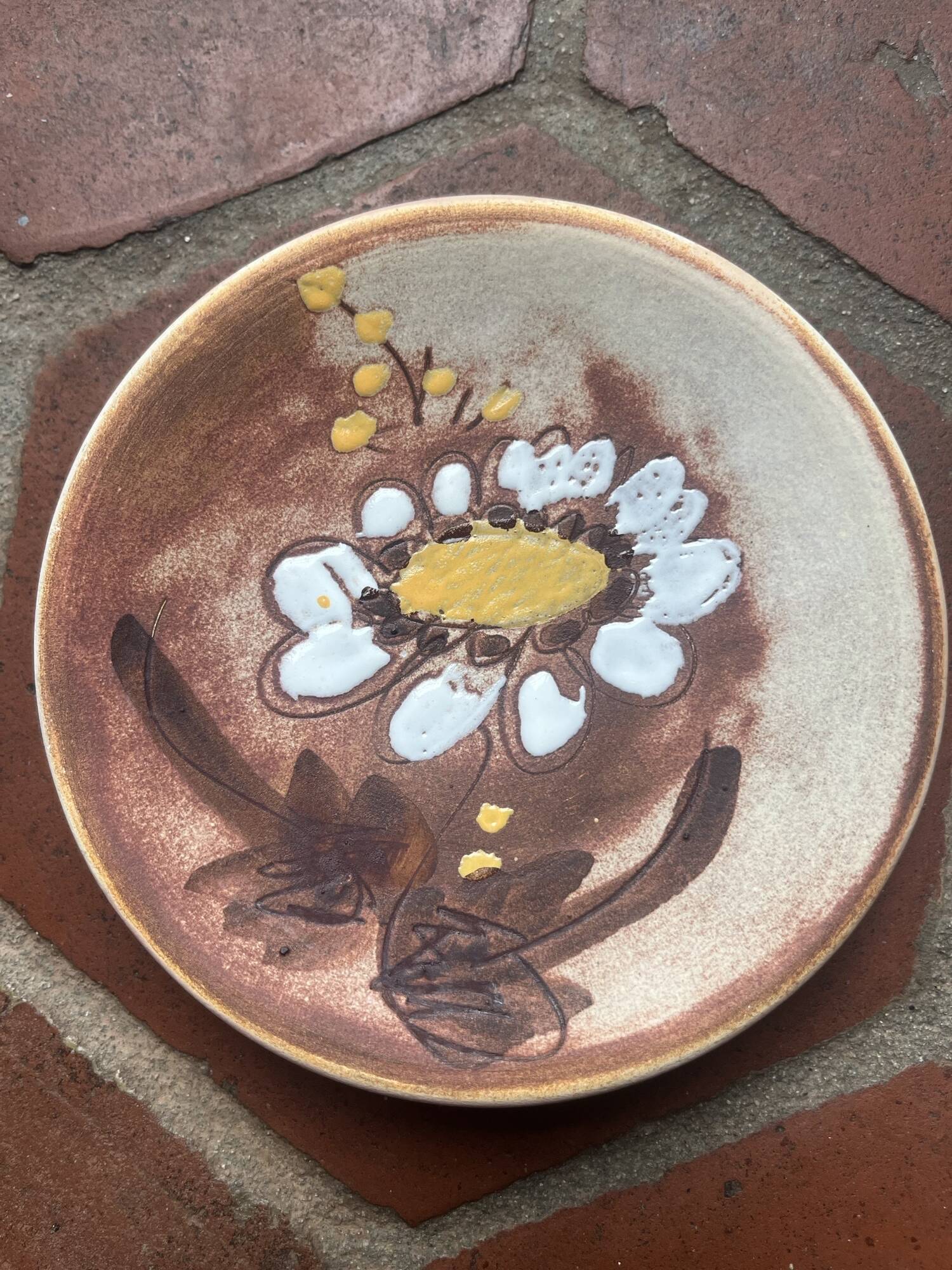 2 small Vallauris plates signed by Fonck and Mateo.