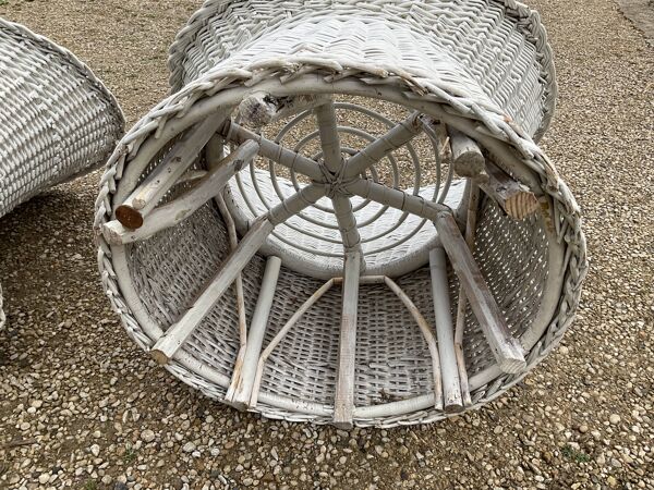 Paire de fauteuils en osier tressé blanc