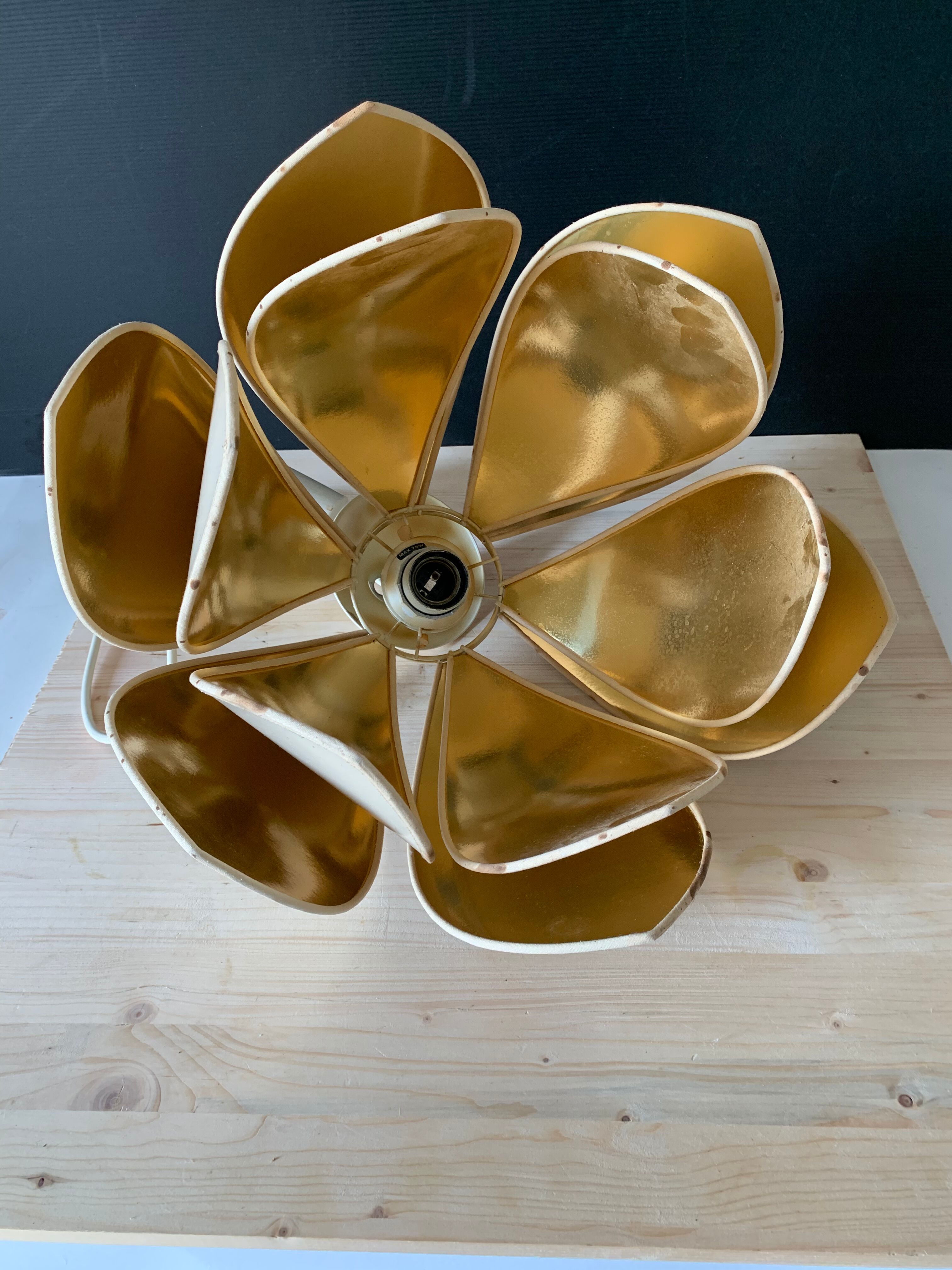 Suspension fleur de lotus vintage
