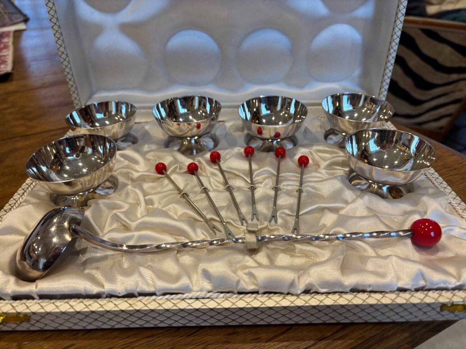 Alcoholic cherry service