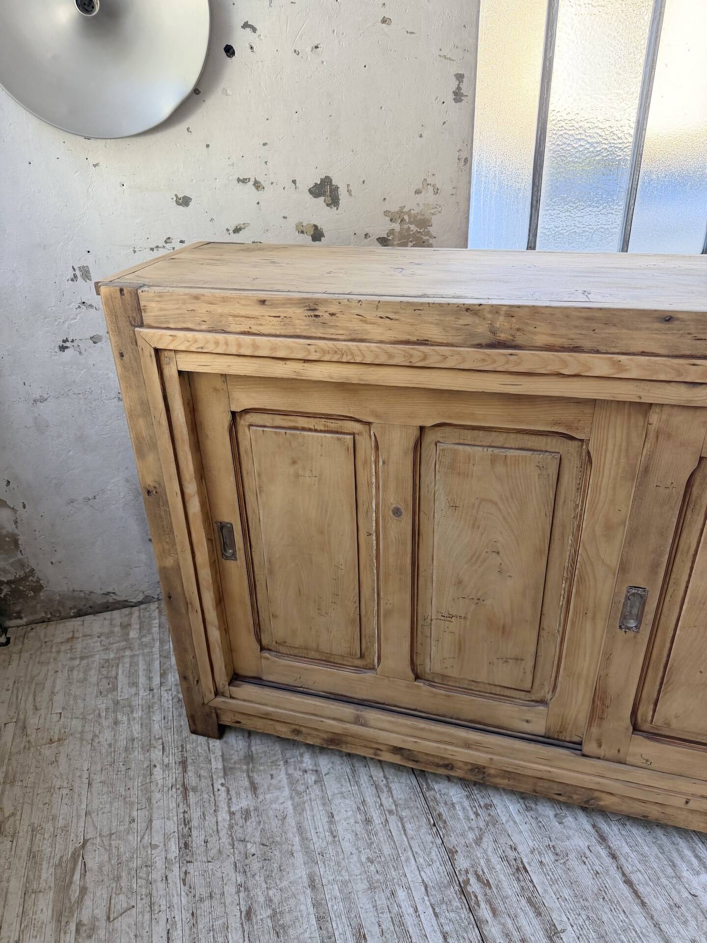 Enfilade with sliding doors from the 1950s
