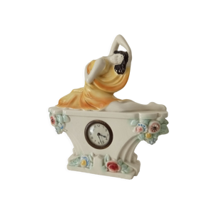 horloge en porcelaine