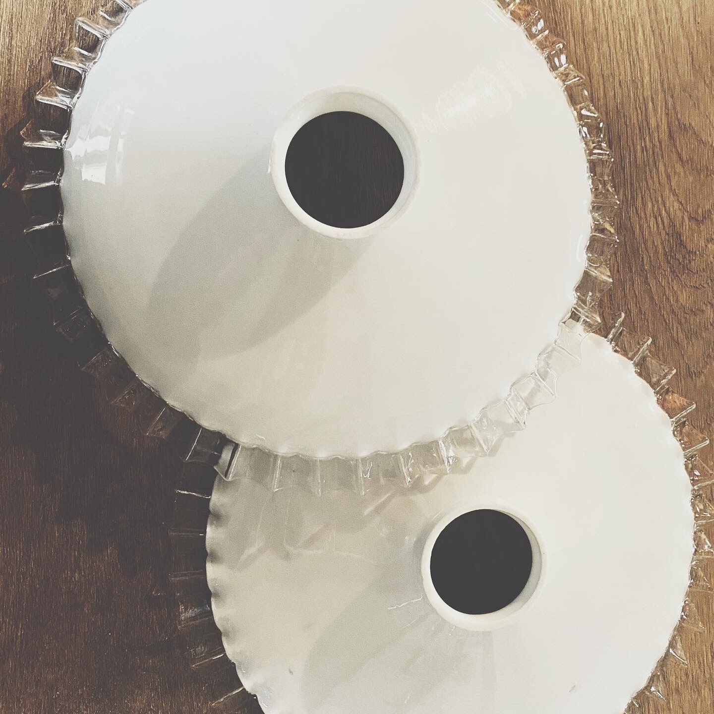Opaline suspension