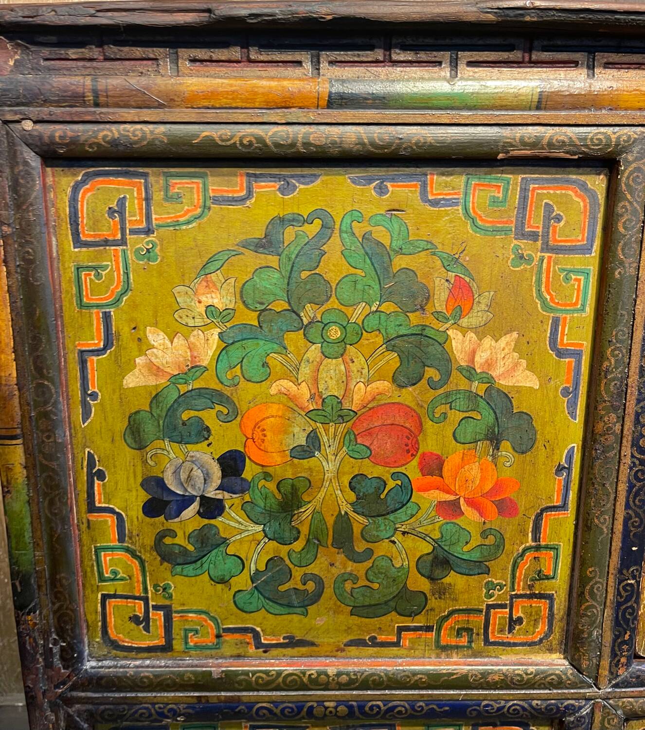 Buffet tibétain 4 portes.