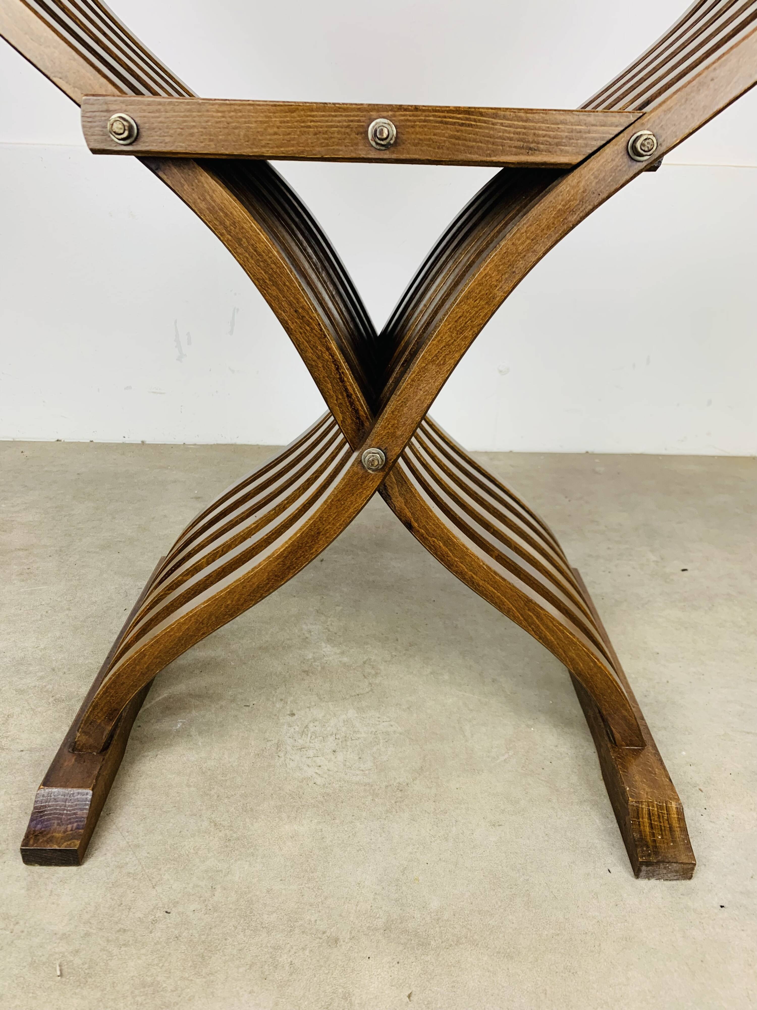 Florentine Savonarola folding chair, wood, Renaissance style