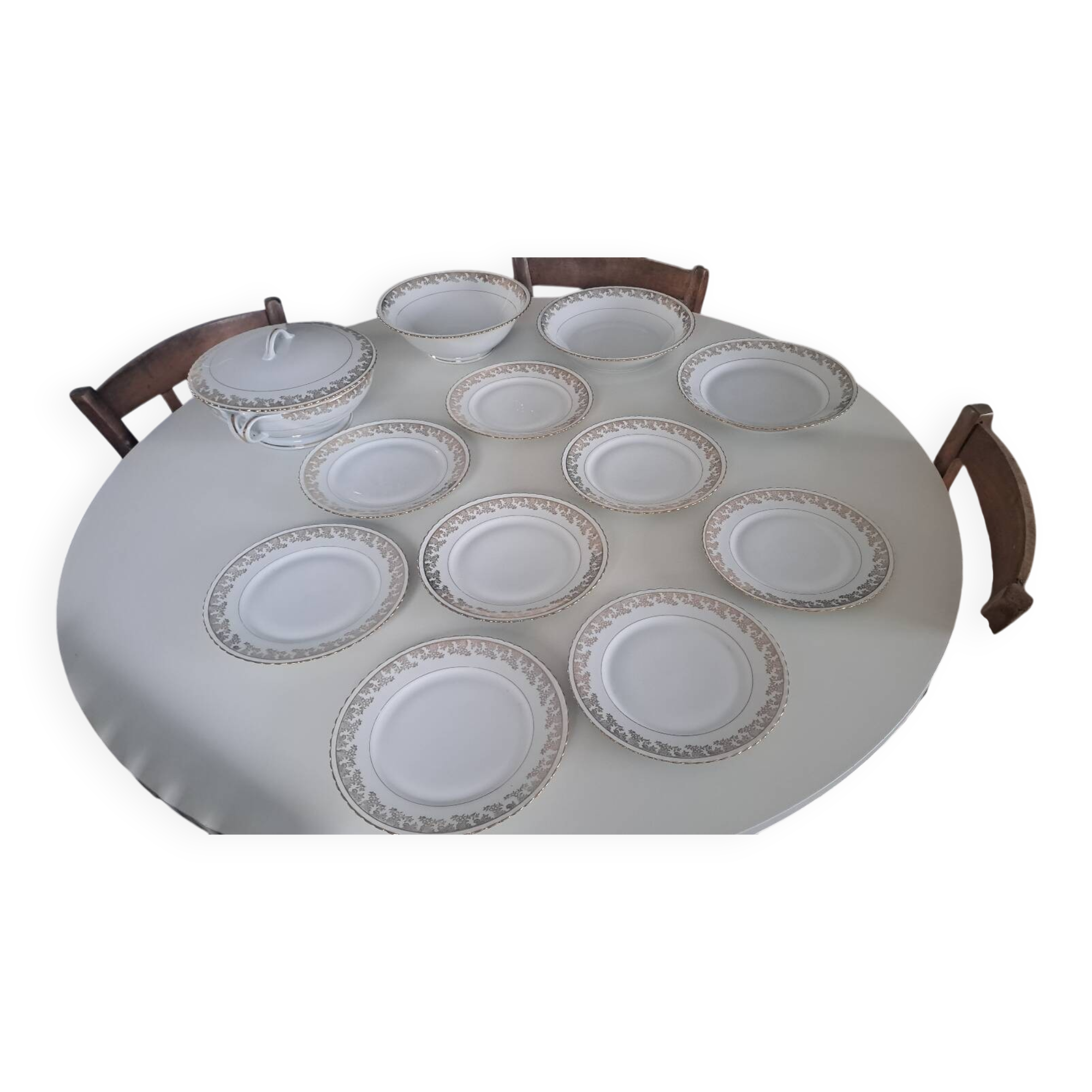 Luxury porcelain service