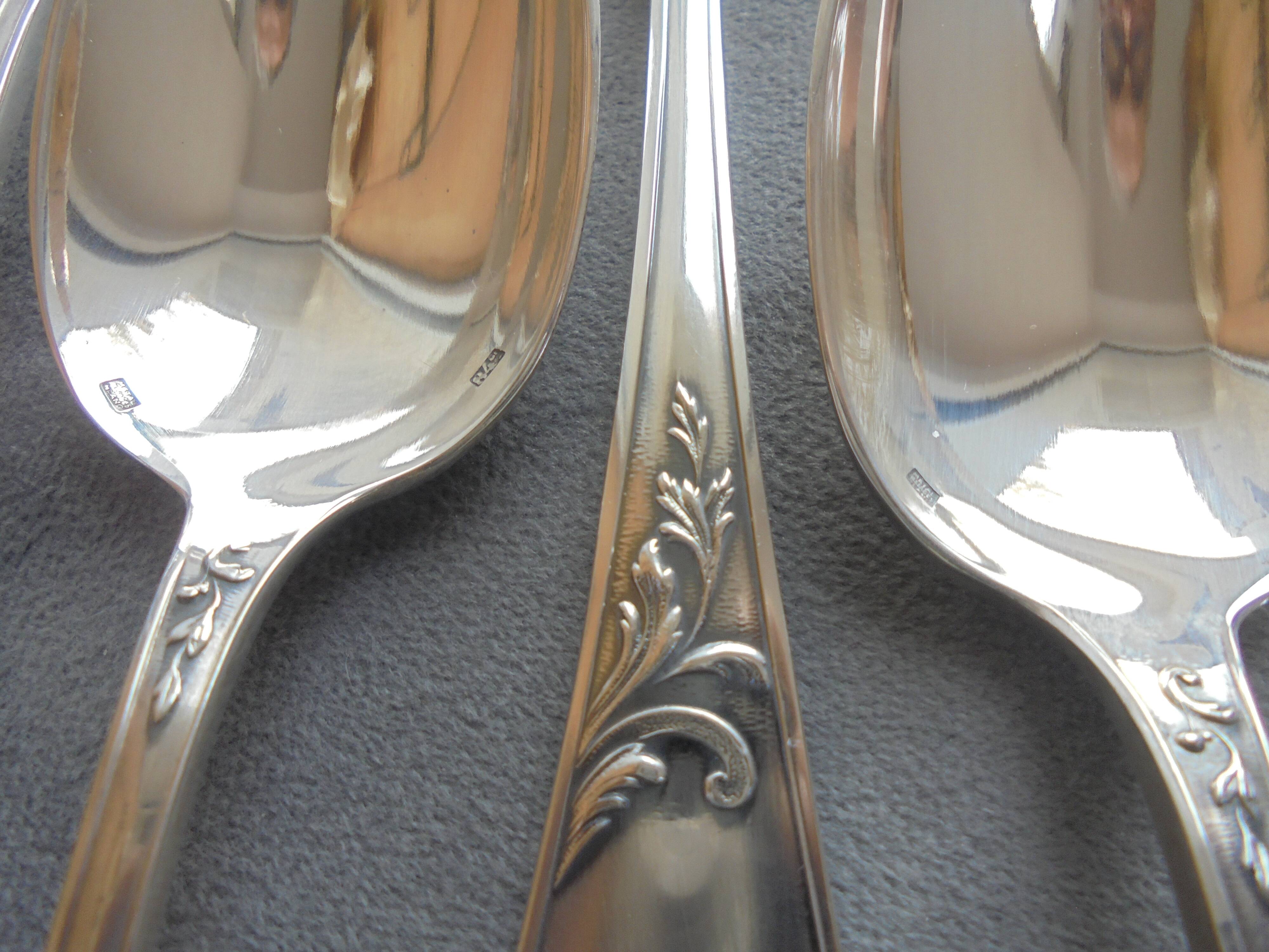 11 silver metal spoons