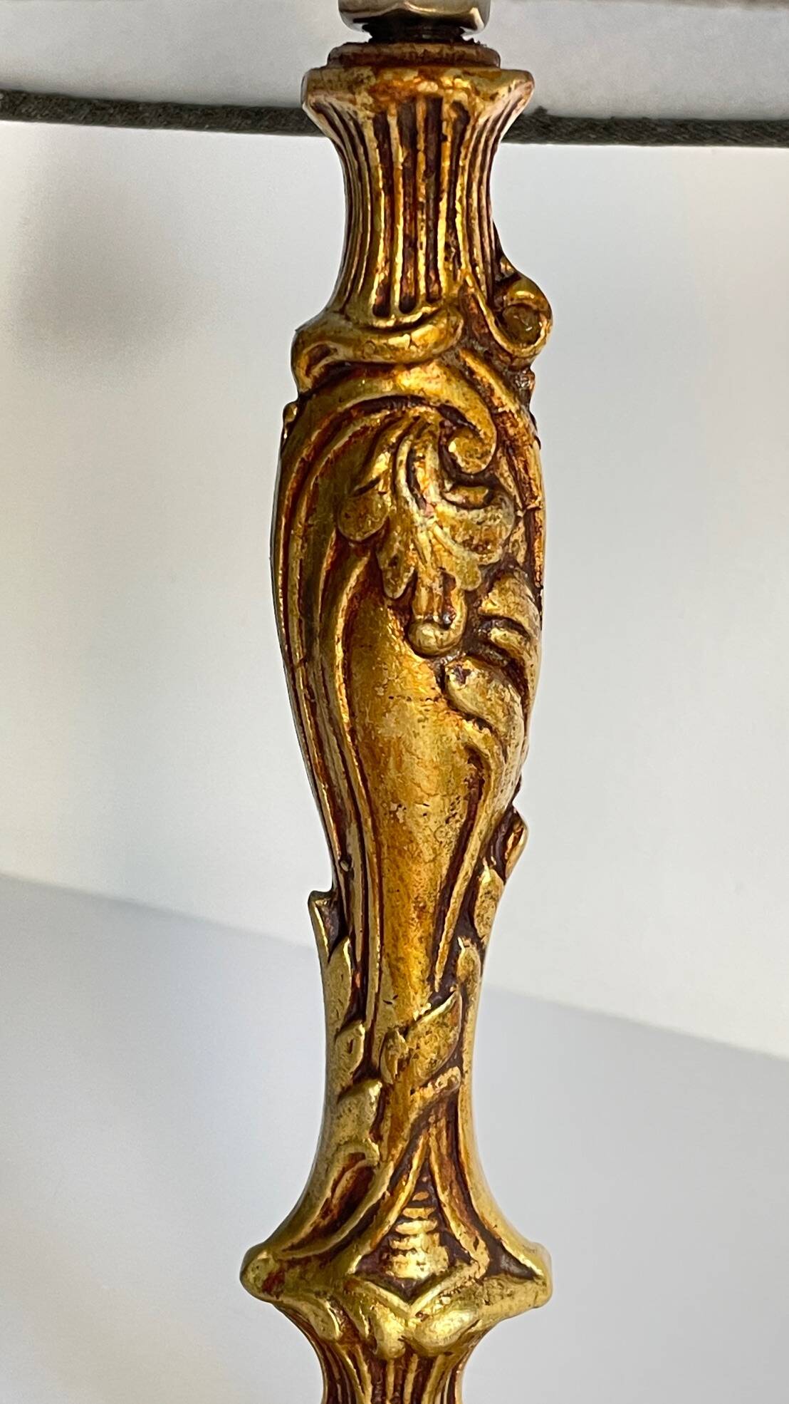 Chic bronze lamp with vintage gold patina