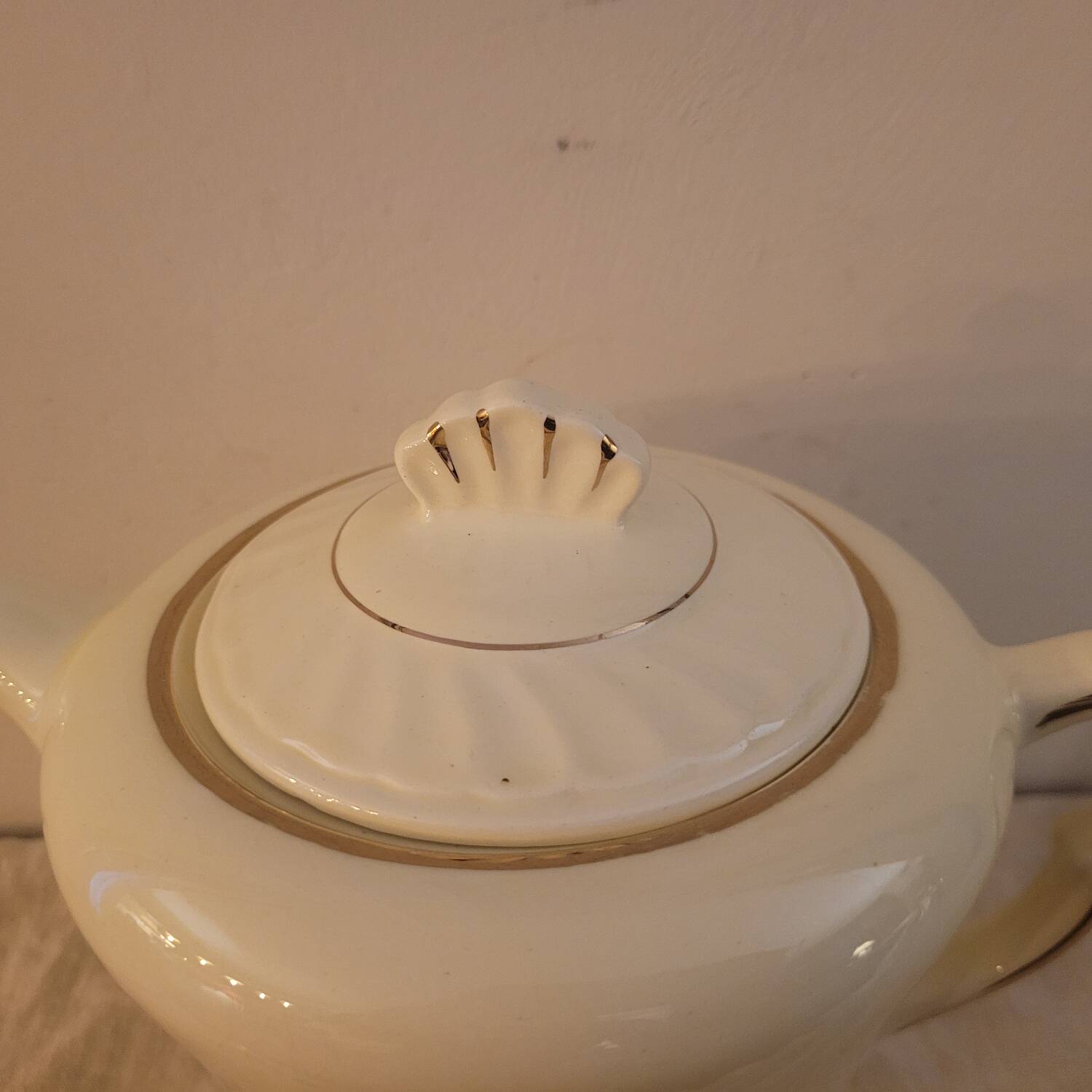 Teapot or coffee pot in fine earthenware from Salins 30-40