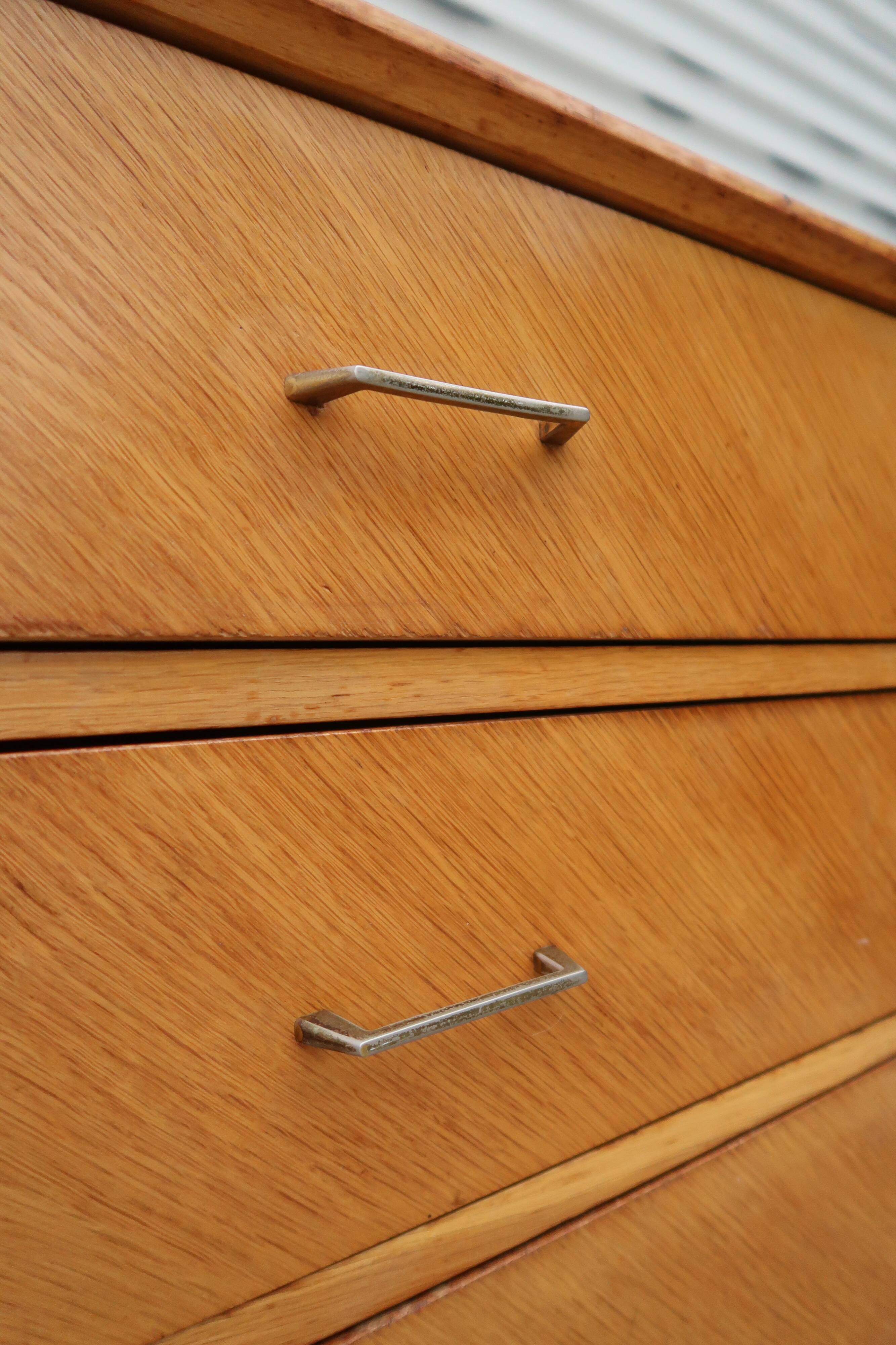 Vintage chest of drwers