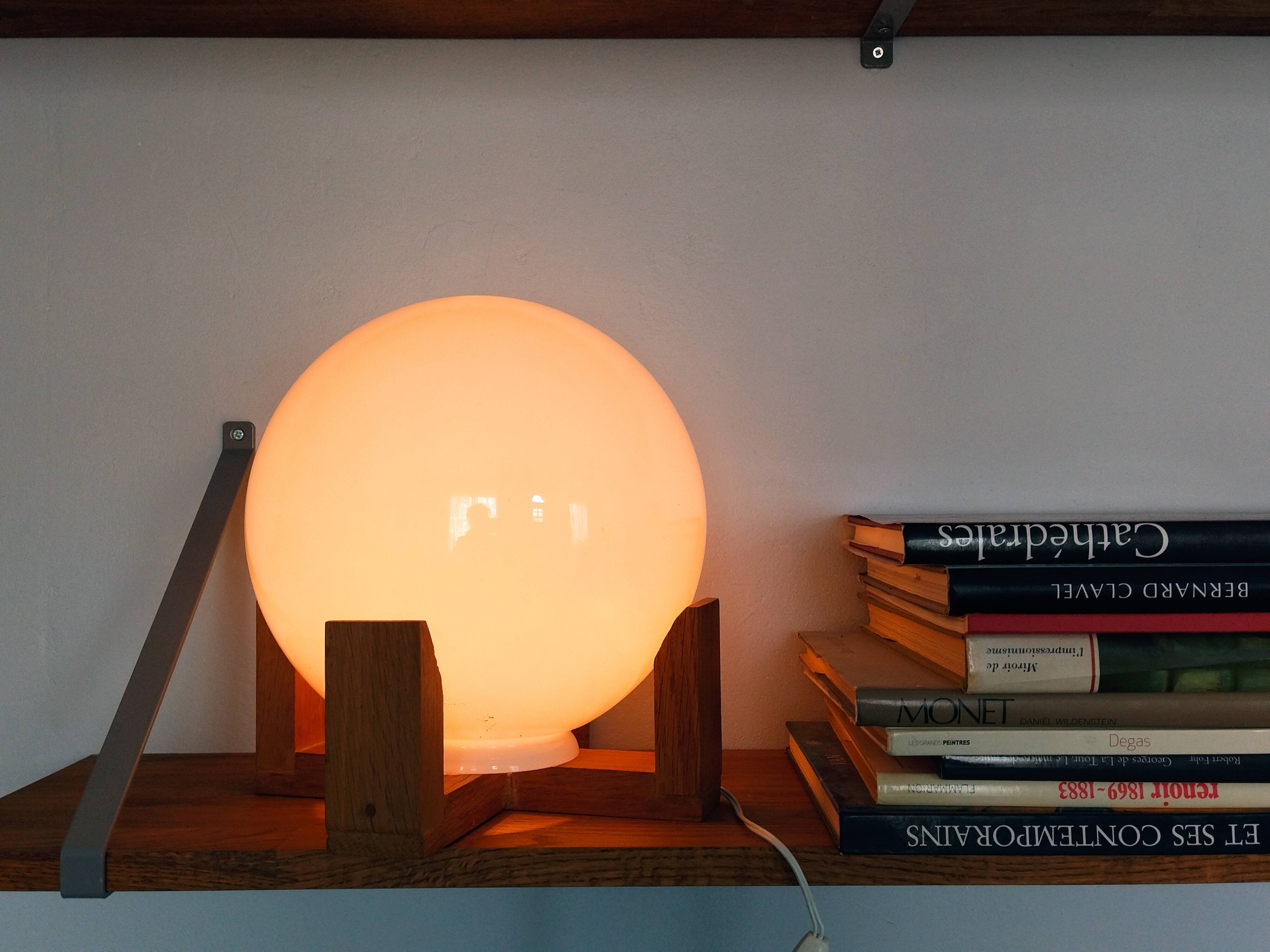 Table lamp in opaline and vintage wood