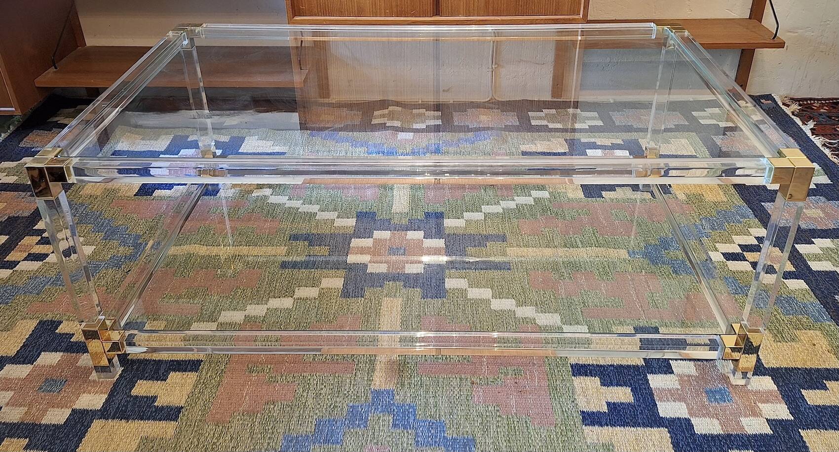 Large Italian 2-level coffee table in lucite, glass and gilt brass, 1970-80