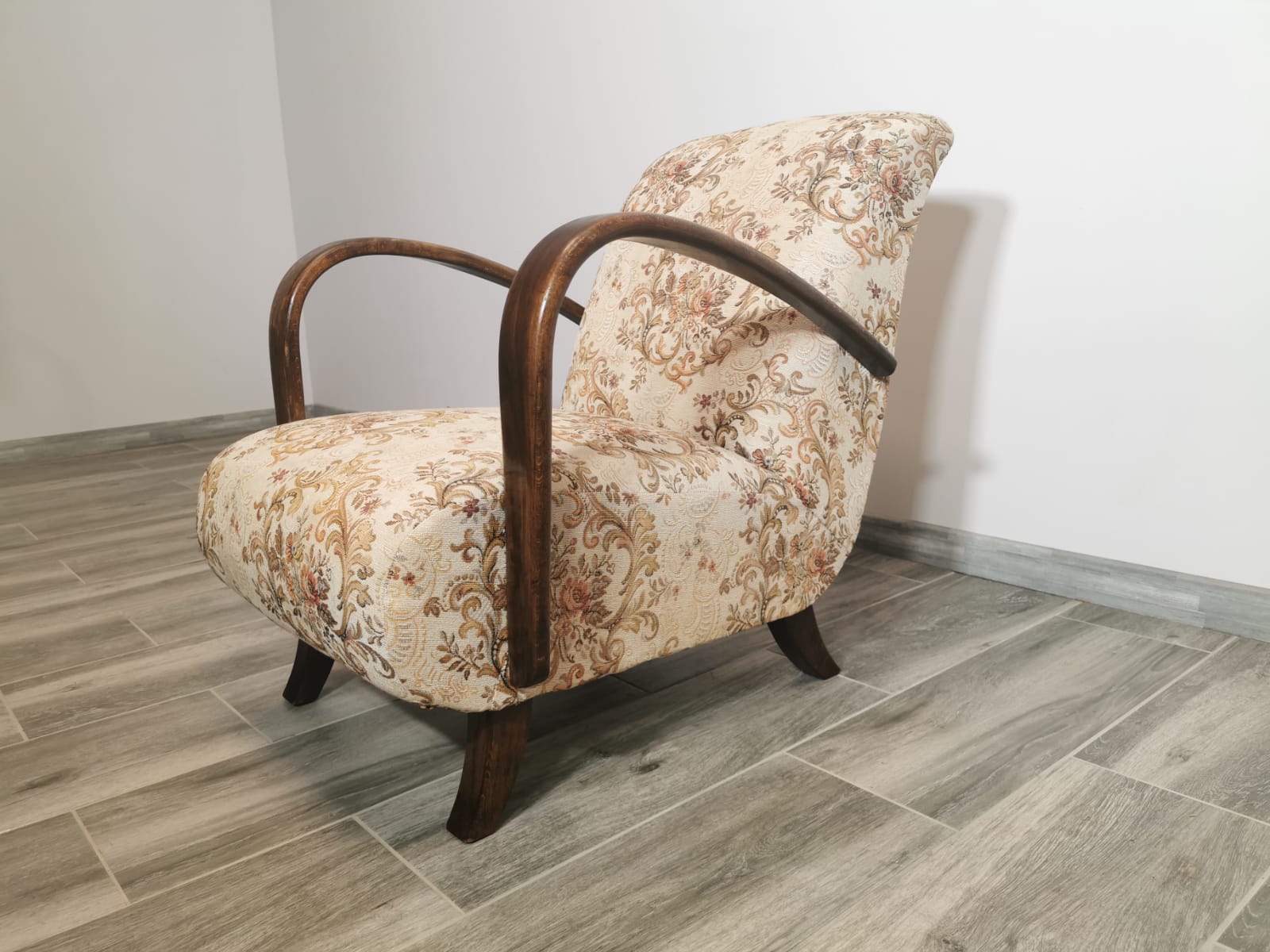 H-227 armchair by Jindrich Halabala