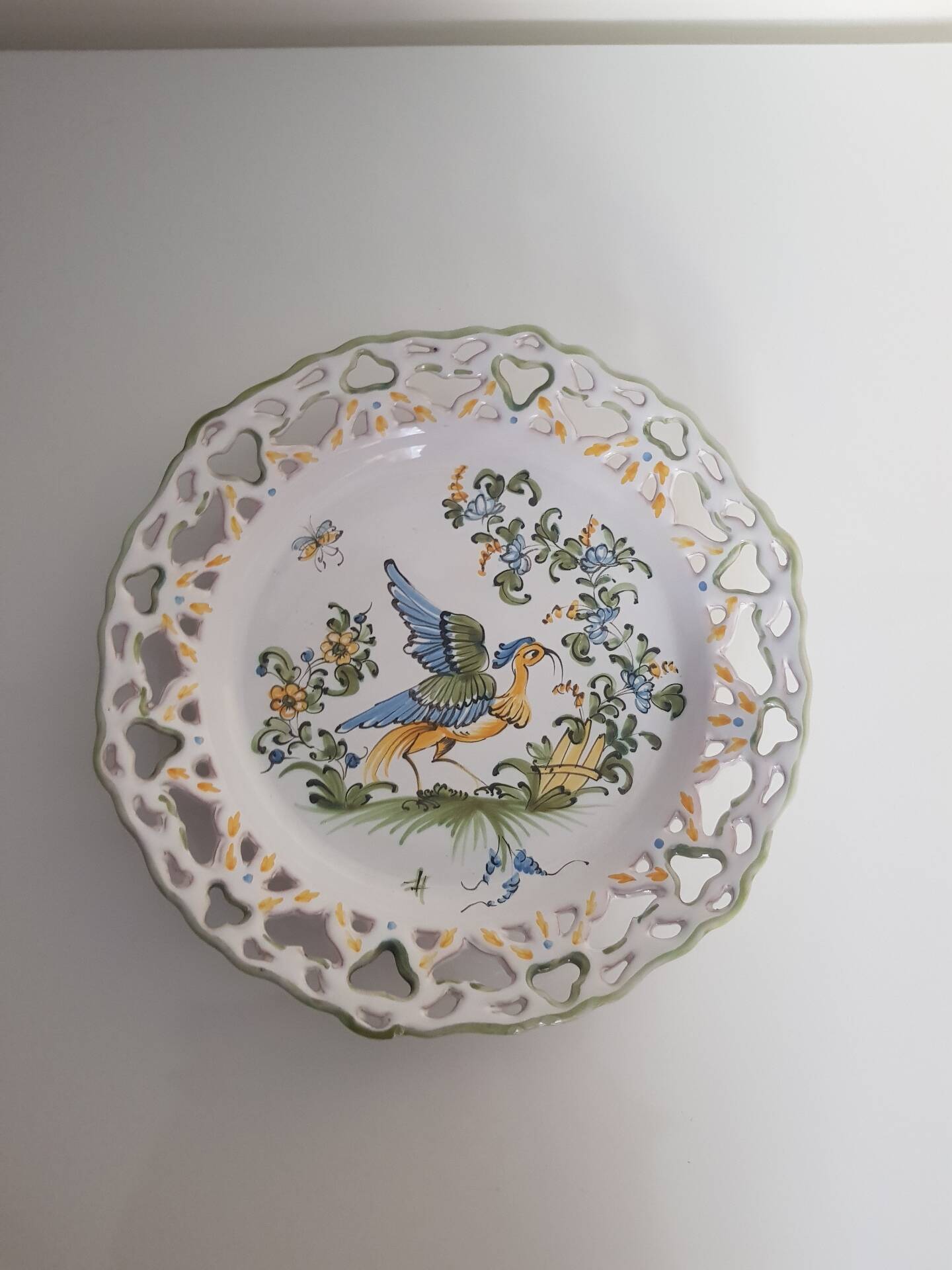 Wall plate signed Lallier from Moustiers with an openwork border.