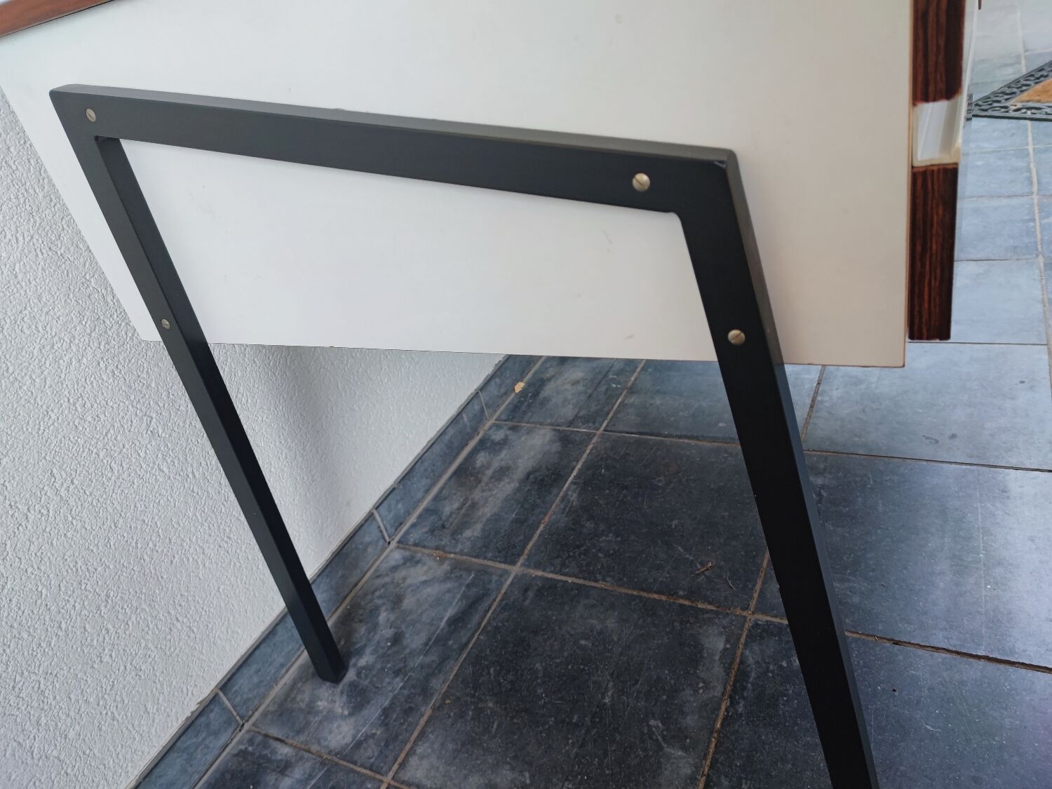 Minimalist formica desk