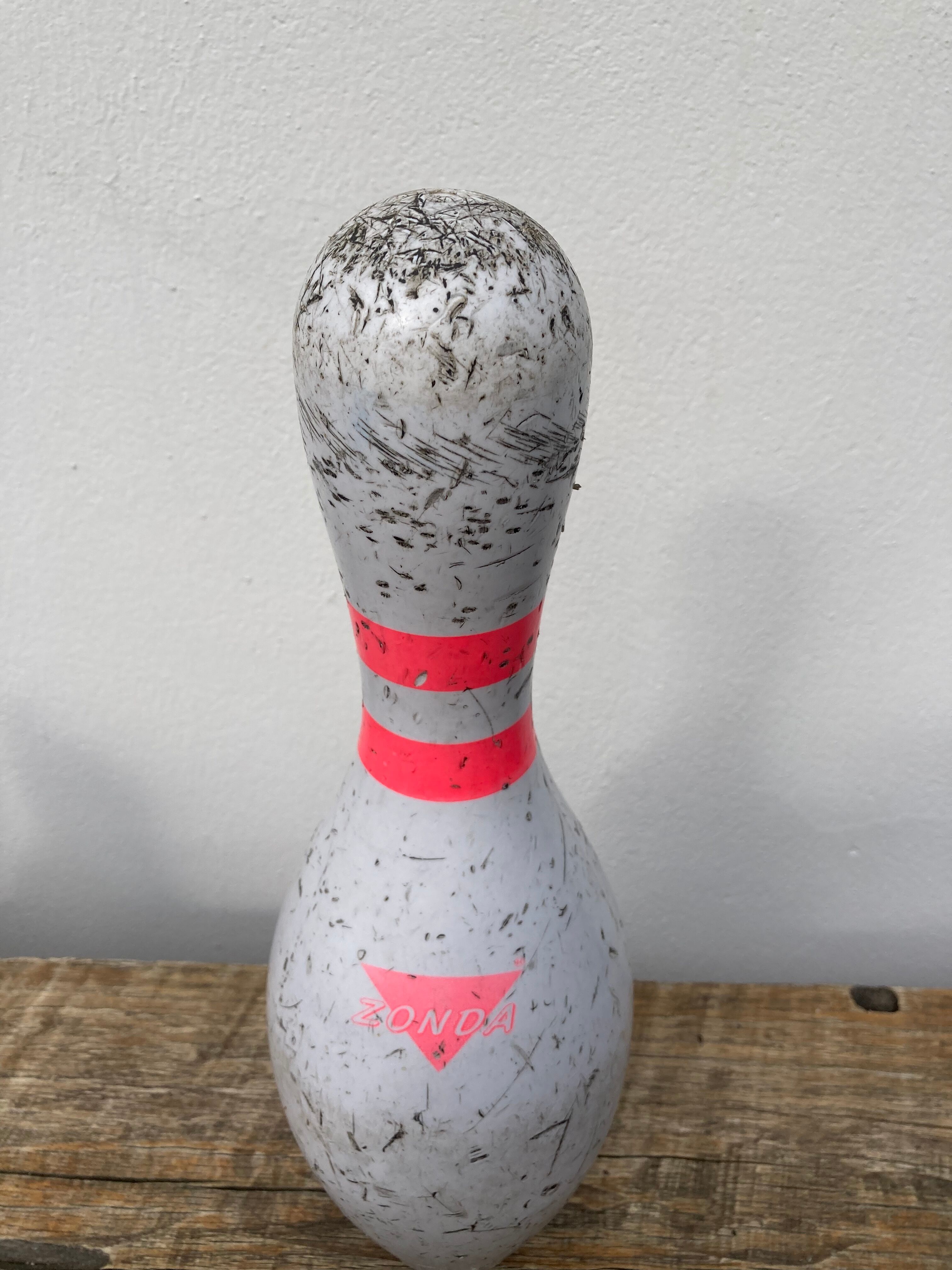 Bowling bowling - vintage game pink white