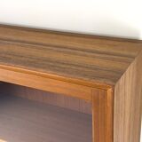 Buffet en teck avec portes en verre par Brouer Møbler, années 1960.