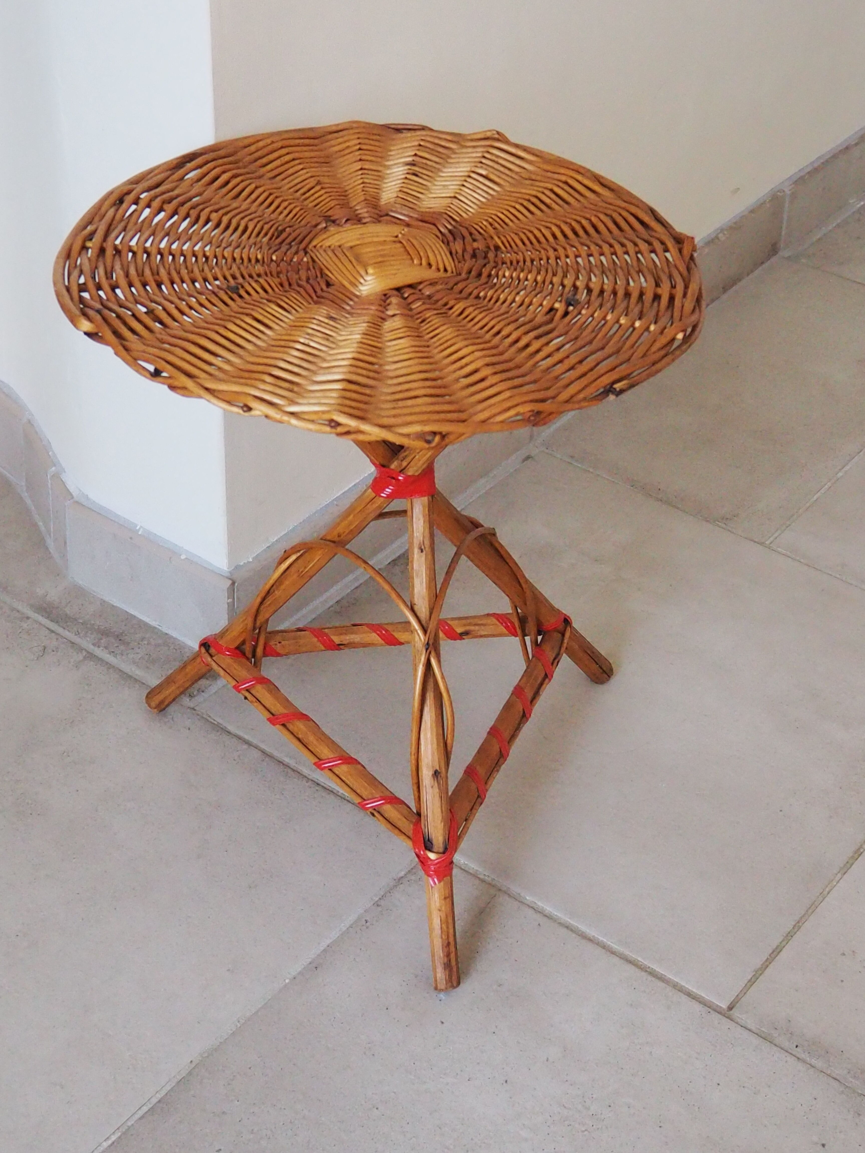 Bolster / pedestal table in tripod rattan 1960s-1970s