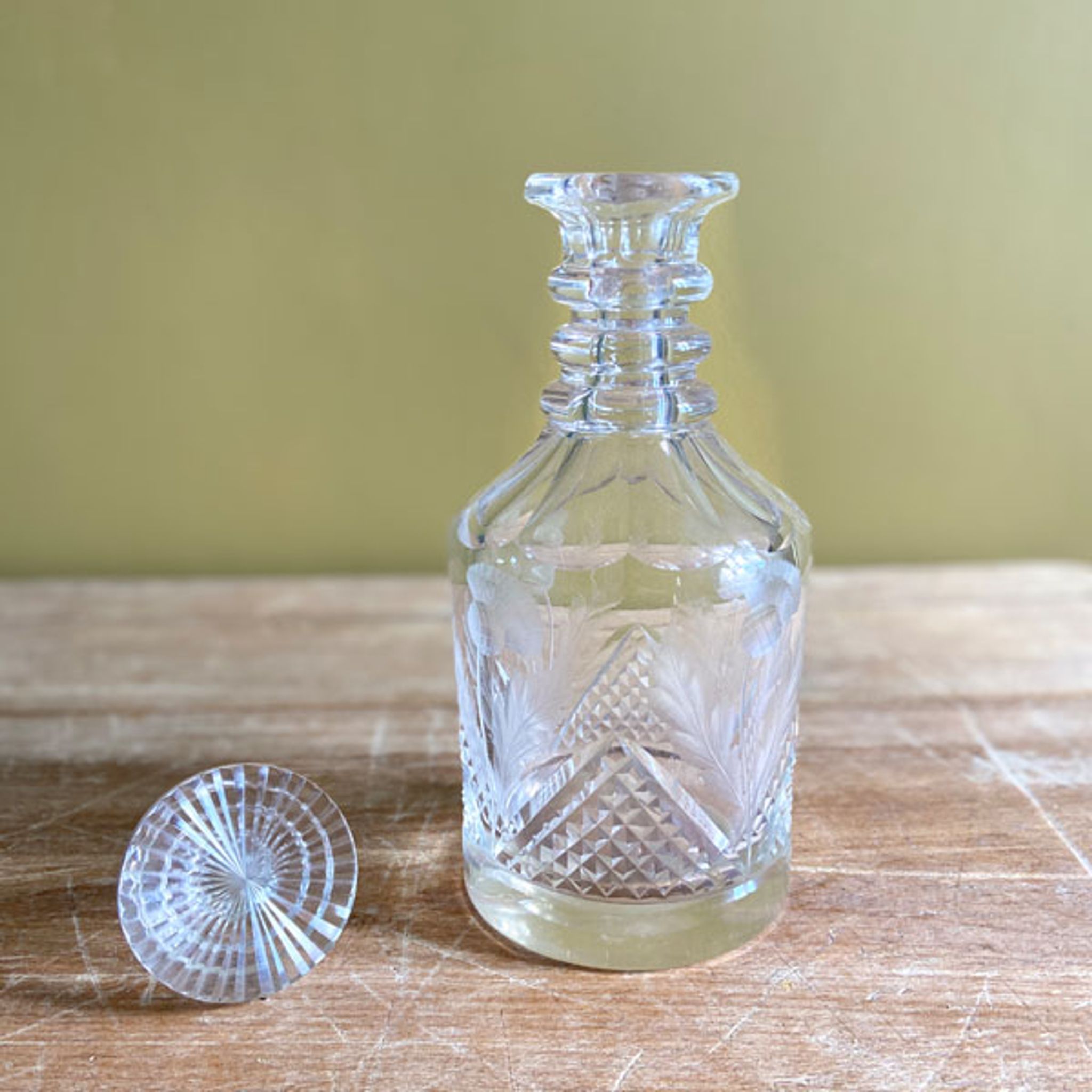 Carafe en cristal gravé et ciselée