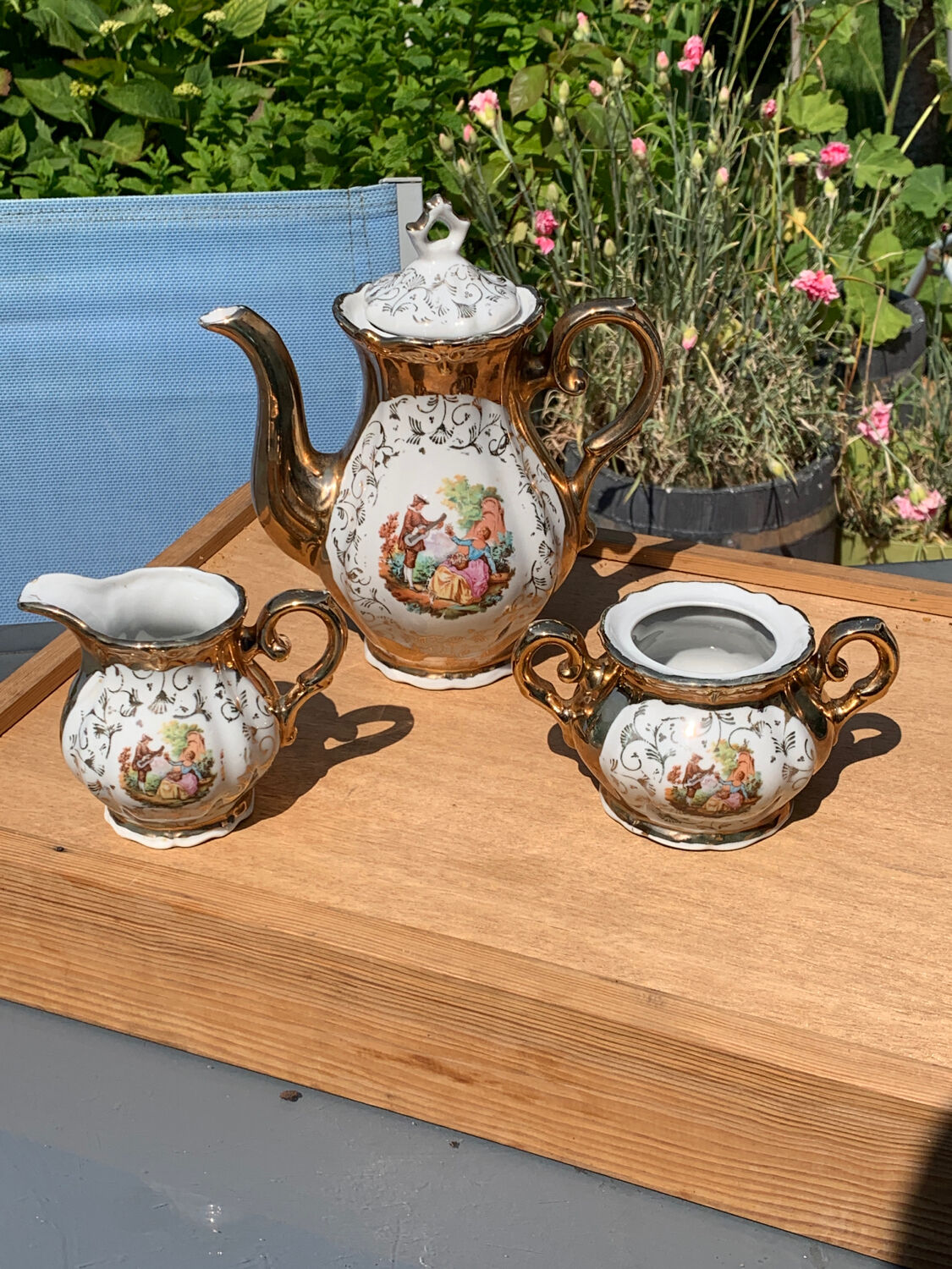 Tea set Italian porcelain gold color