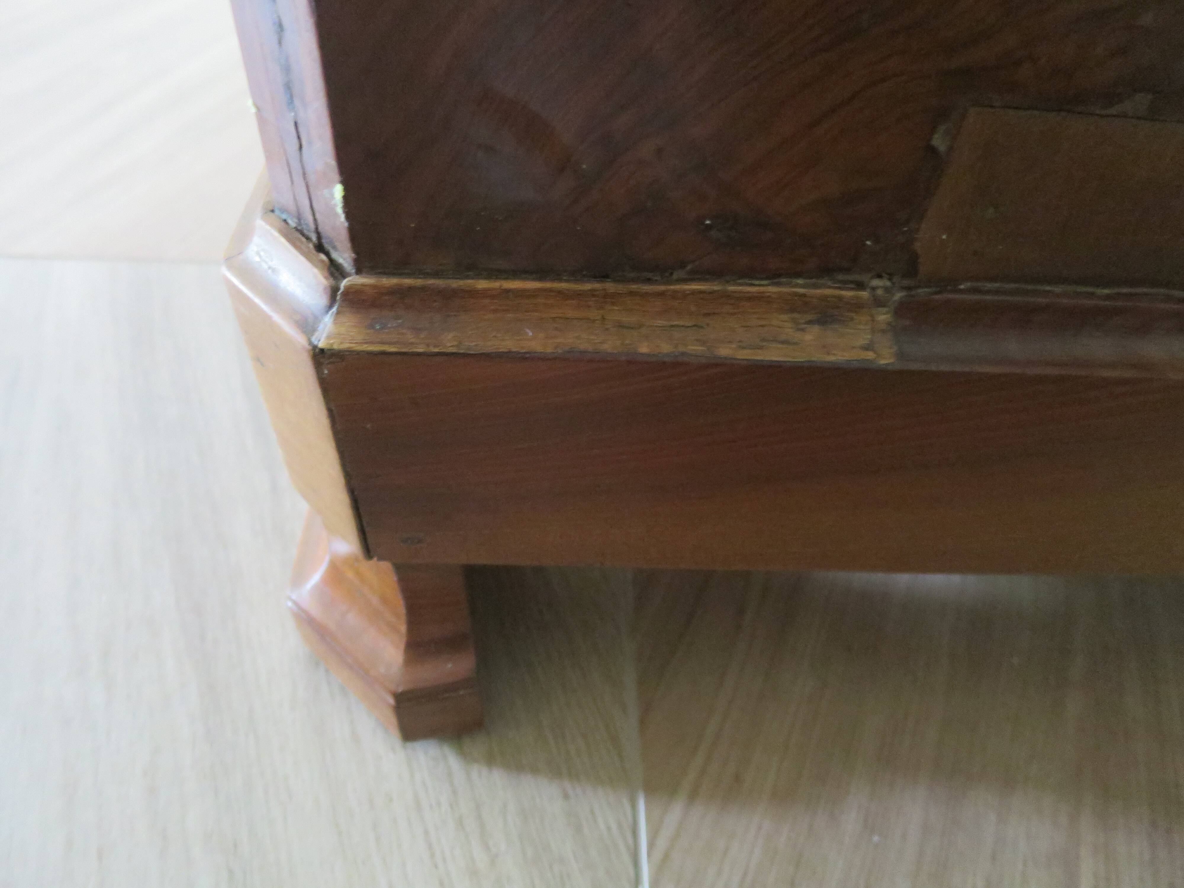 Rare - Pretty old chest of drawers with 4 drawers and 3 locks - In walnut - 1930