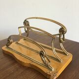 Bronze mail gate