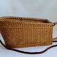 Porte bouteille ancien en rotin vins de bordeaux & de bourgogne Quien & Cie