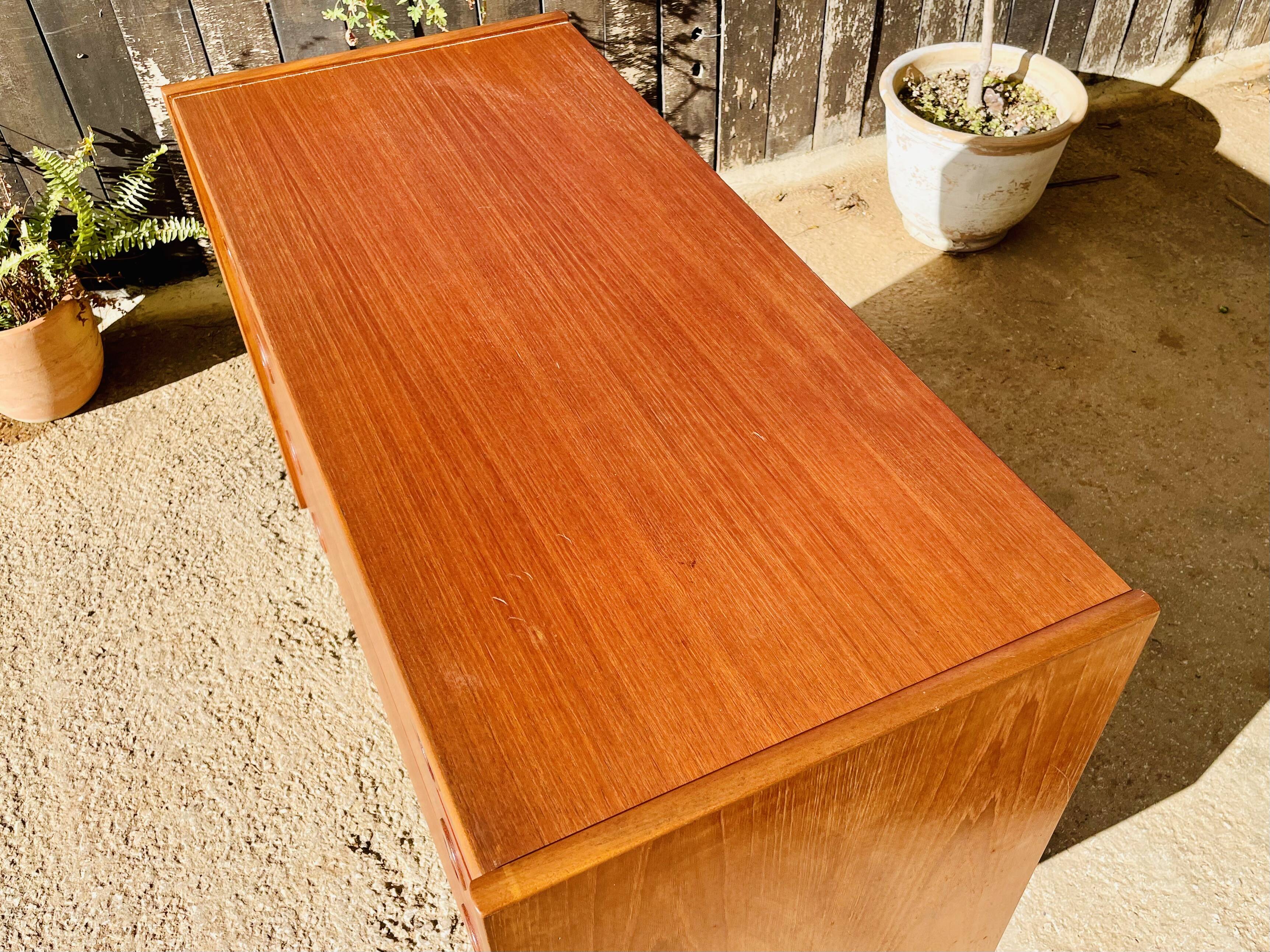 Scandinavian chest of drawers 60