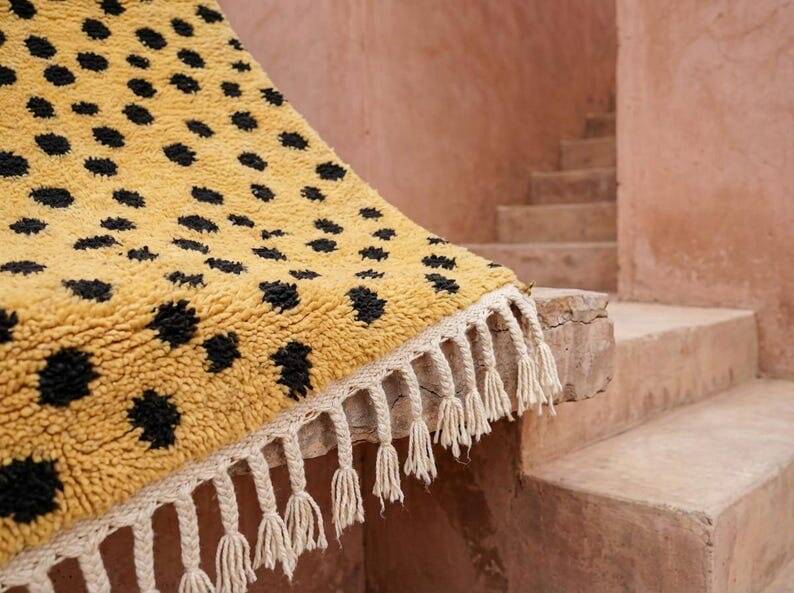 Beni Ourain Berber rug made of natural wool, handmade, 150/250 cm.