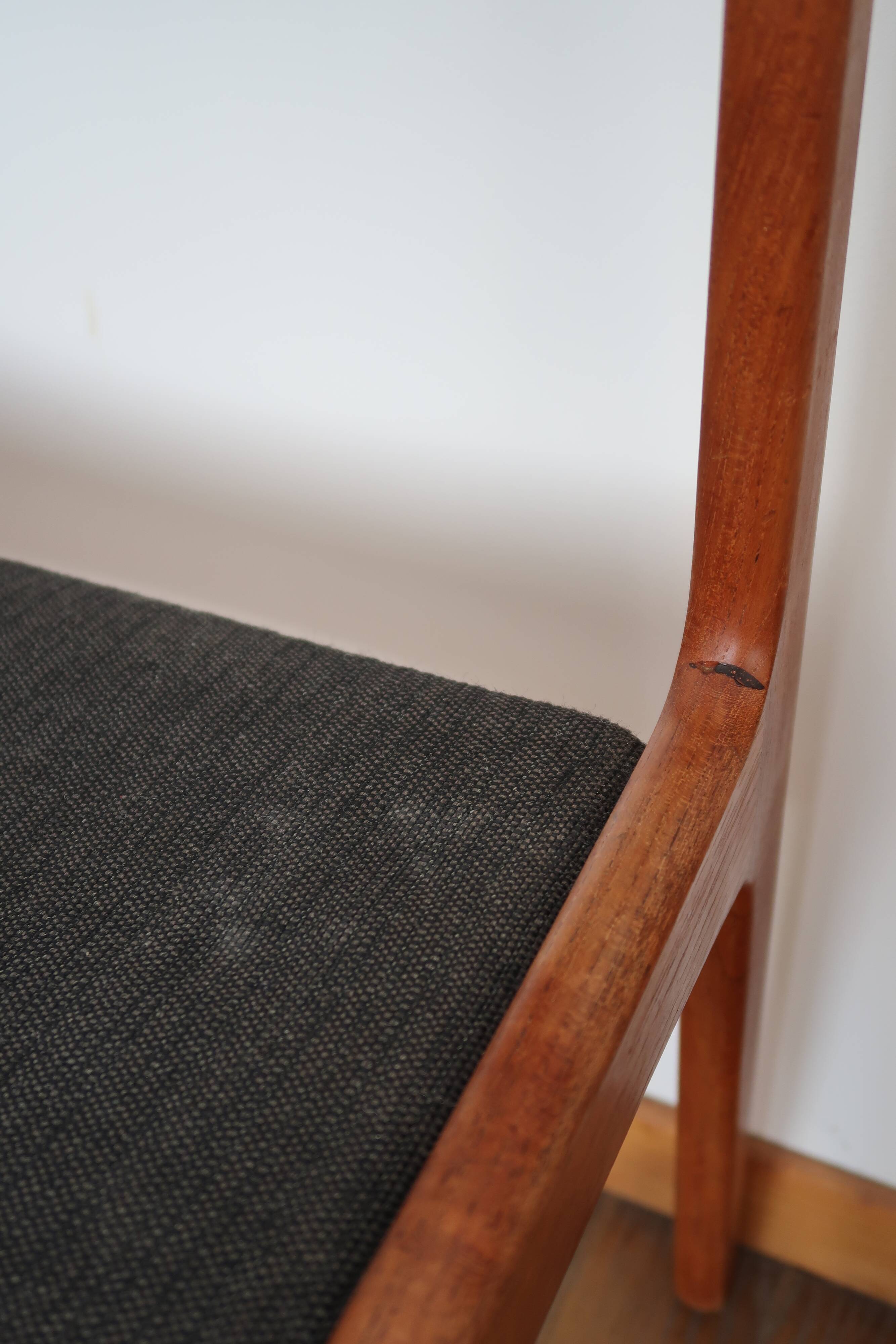 4 chaises vertes danoises estampillées