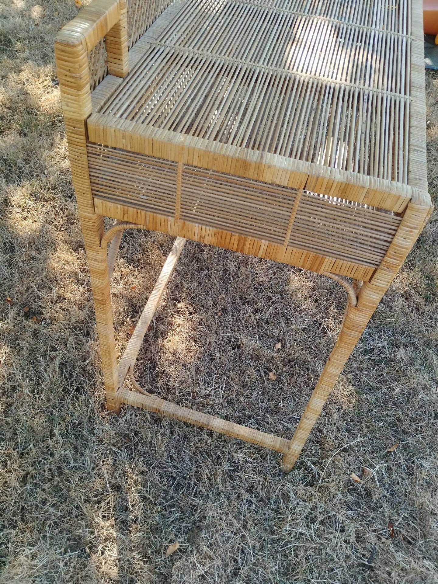 Bureau ancien en rotin osier vintage