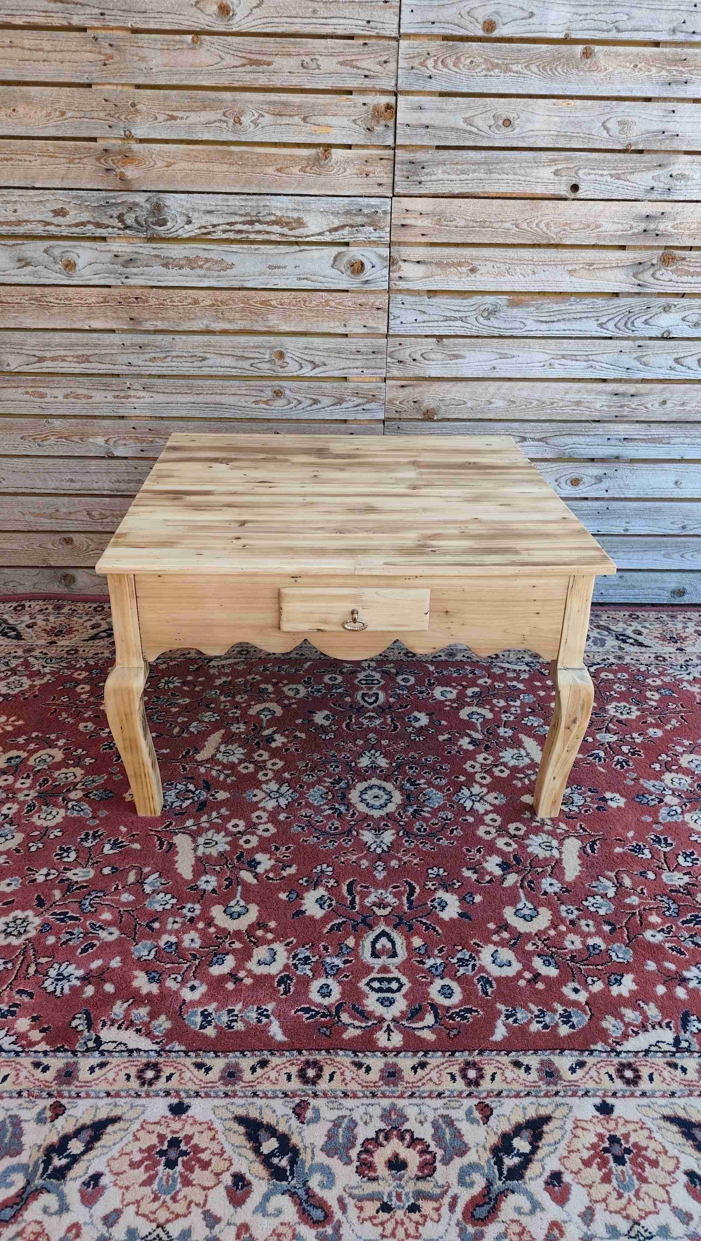 Table basse en pin massif