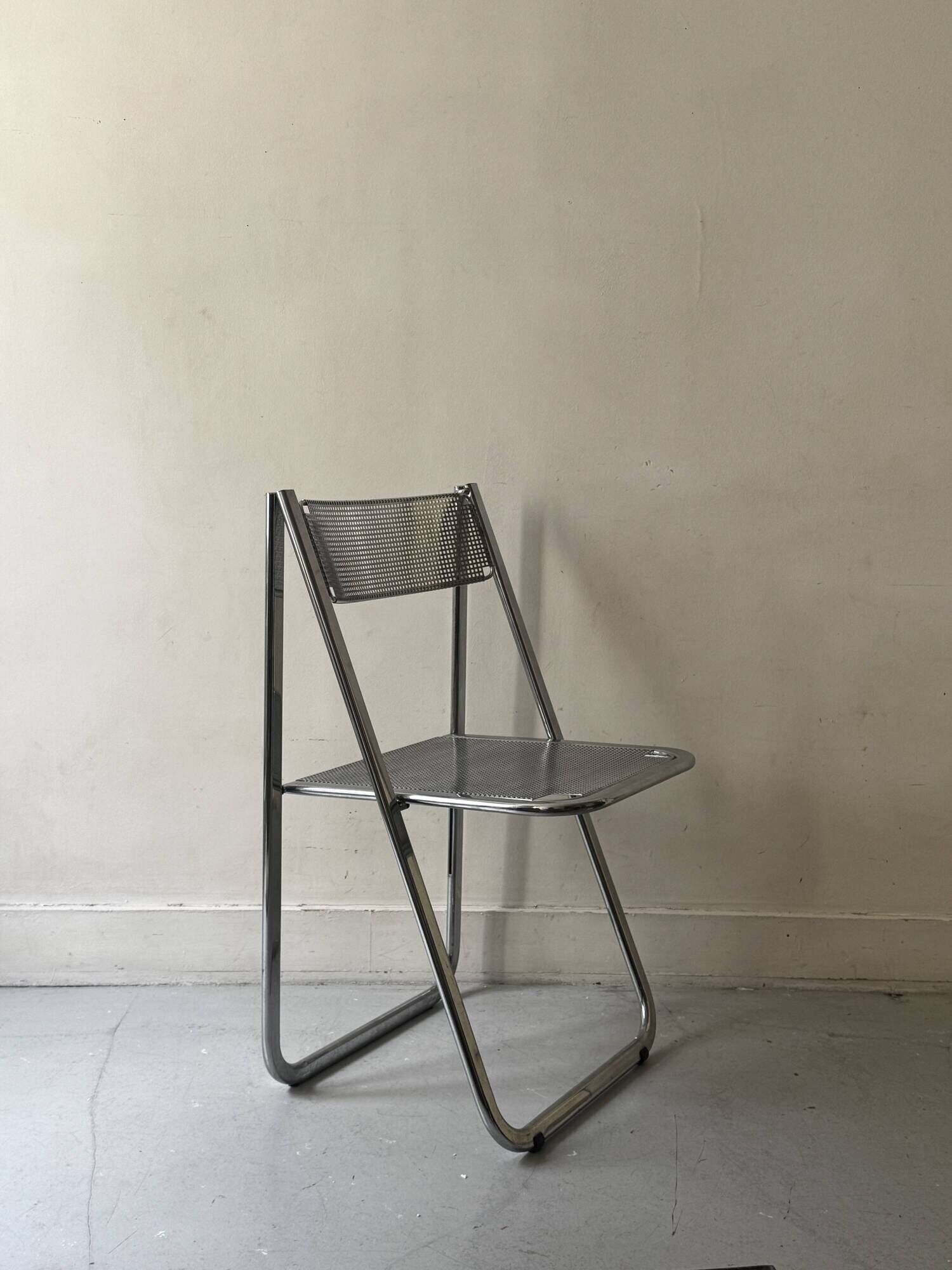 Chaise pliante Tamara en métal chromé et perforé d'Arrben, Italie 1980