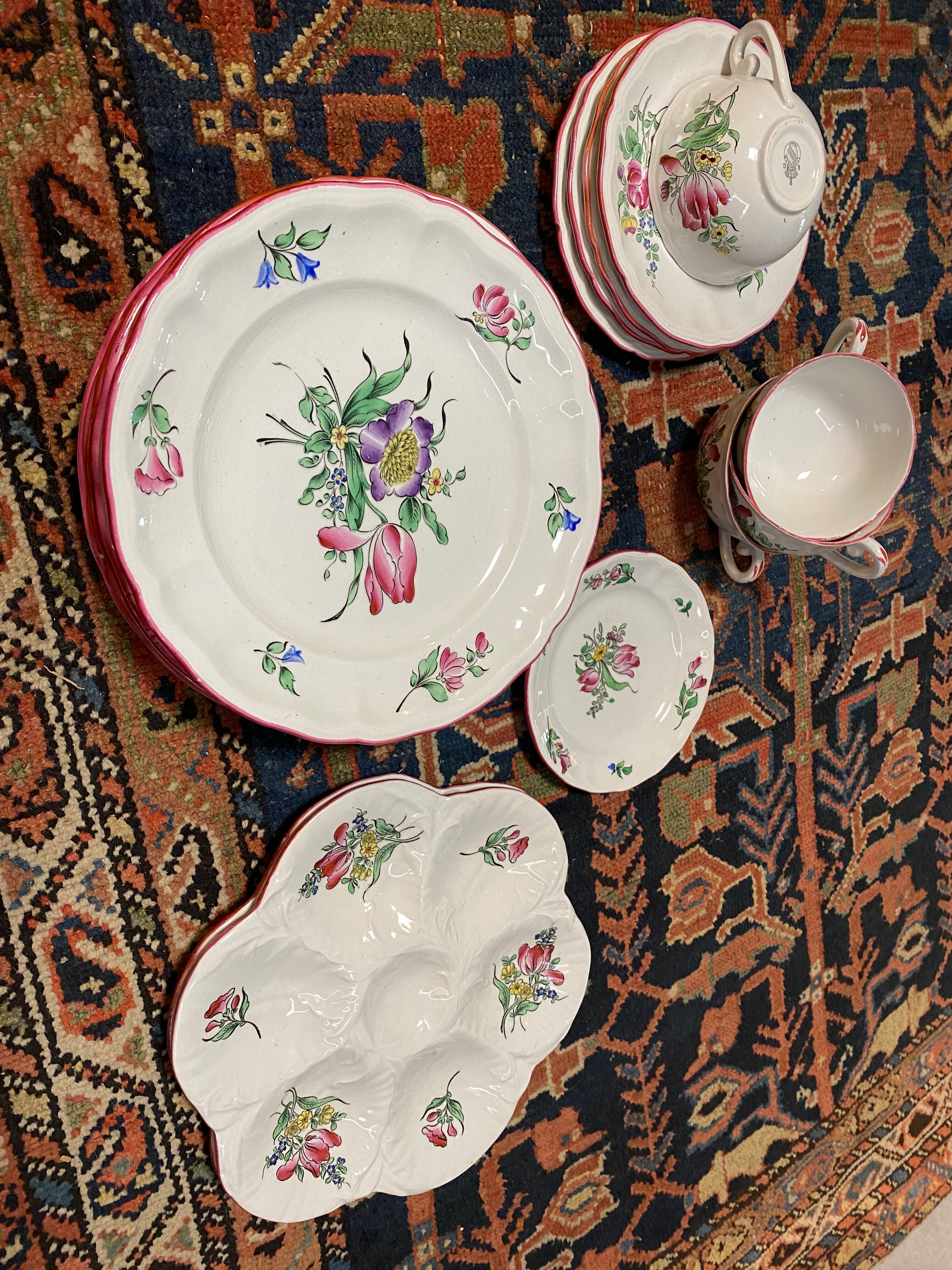 Service en faïence Lunéville motif floral