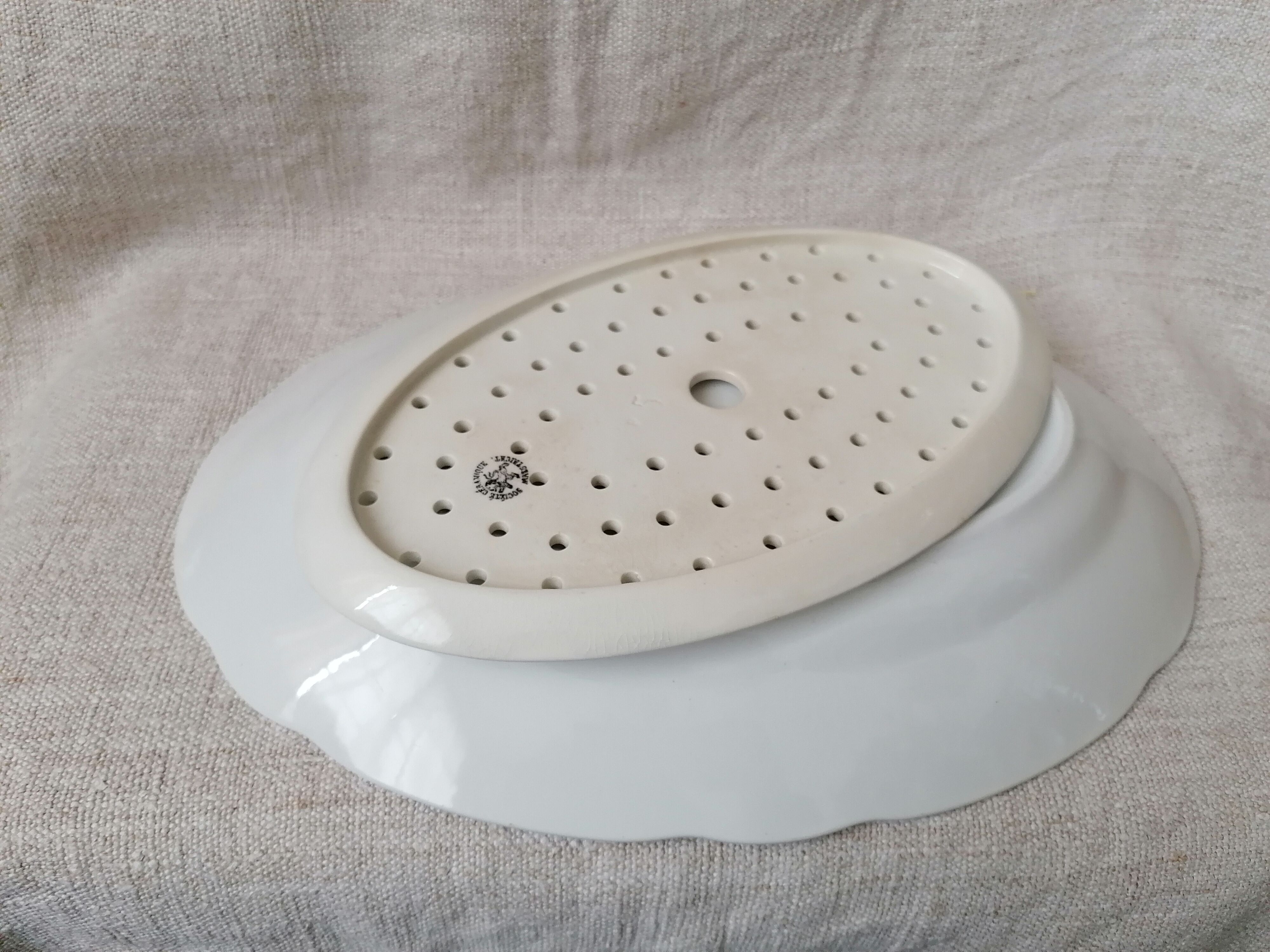 Flat and its earthenware drain Société Céramique Maastricht