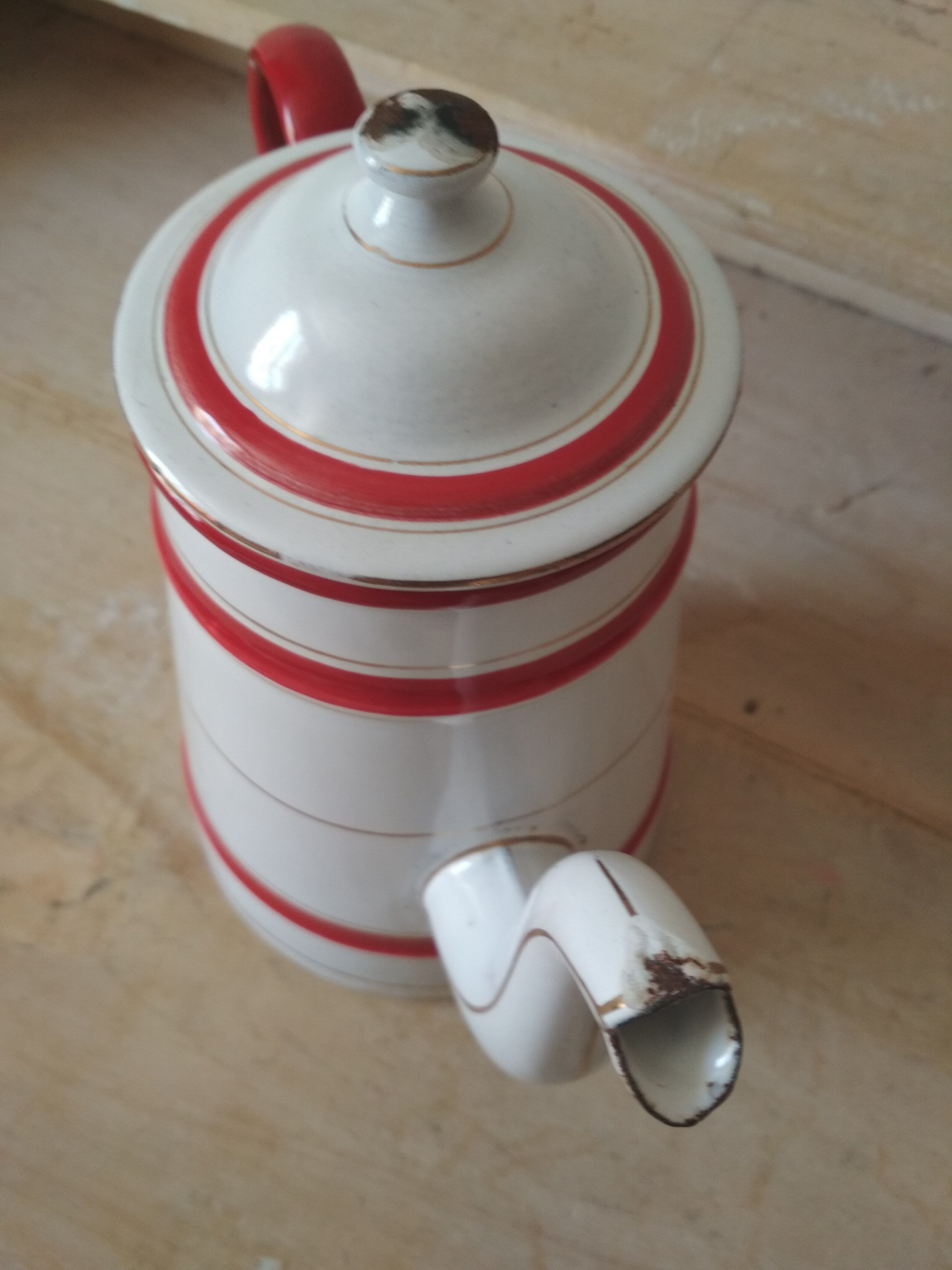 Red and white enamelled metal coffee maker