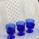 Coquetiers poussin en verre bleu cobalt 