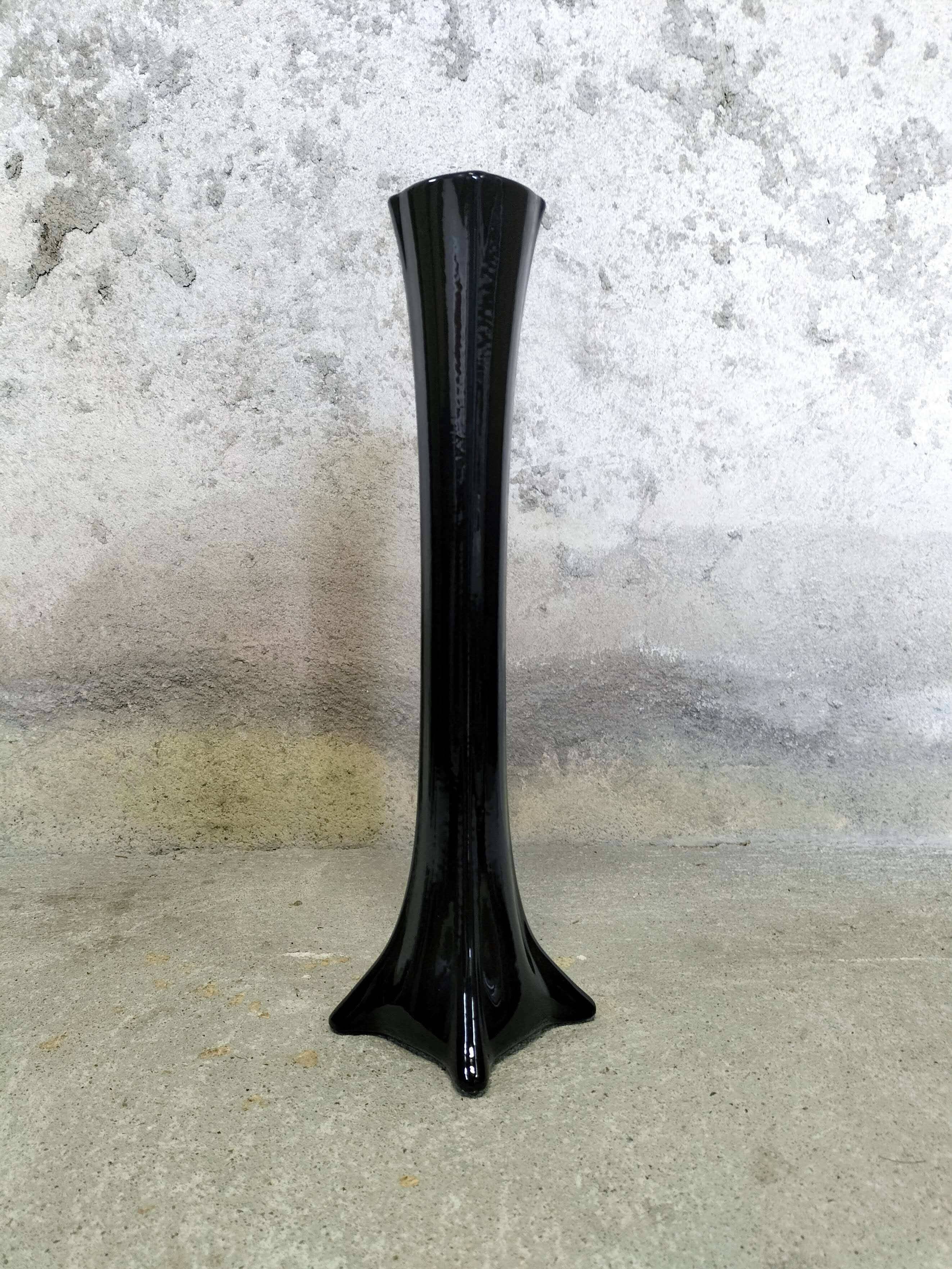 Black glass soliflore vase