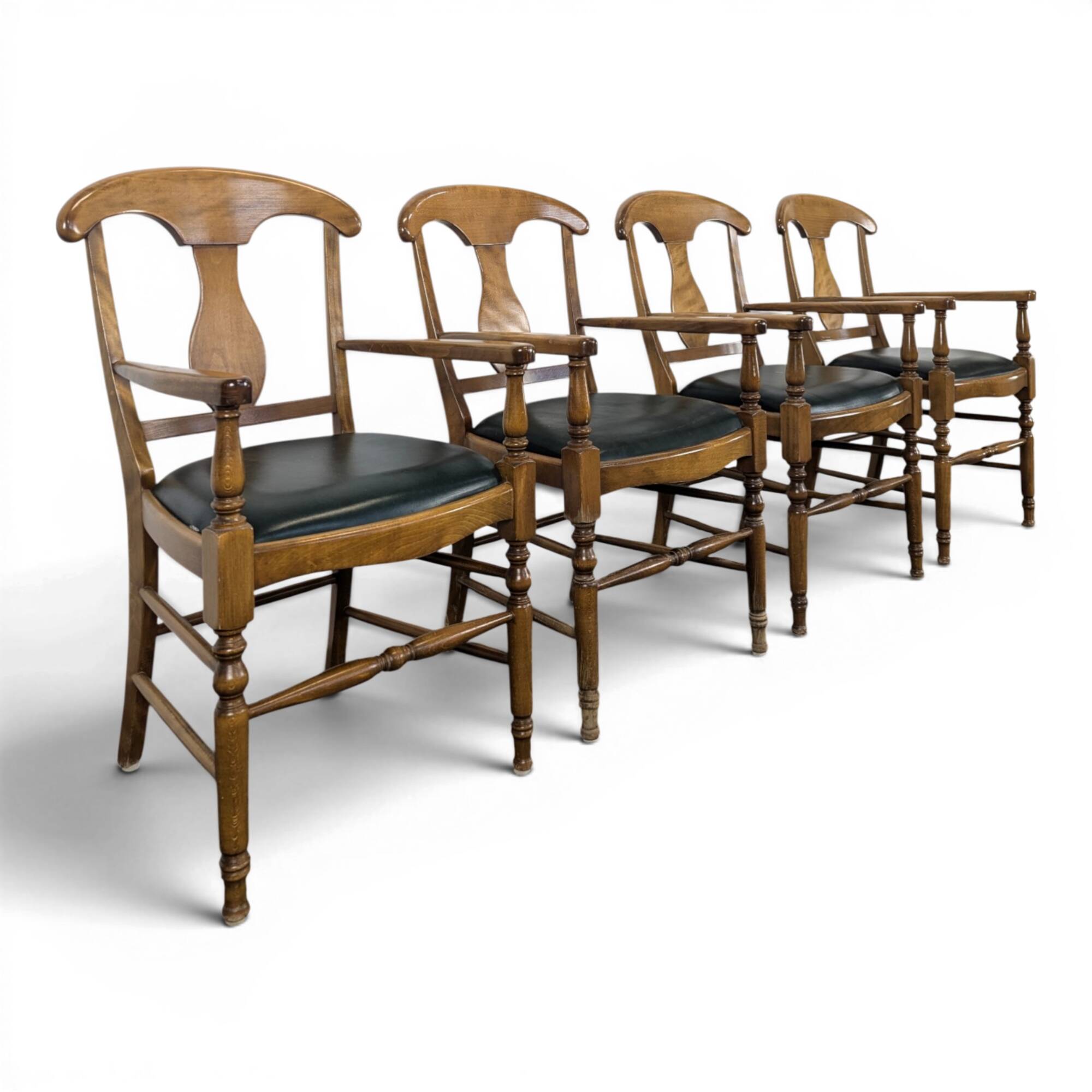 Serie de 4 fauteuils de style directoire à dossier en palmette