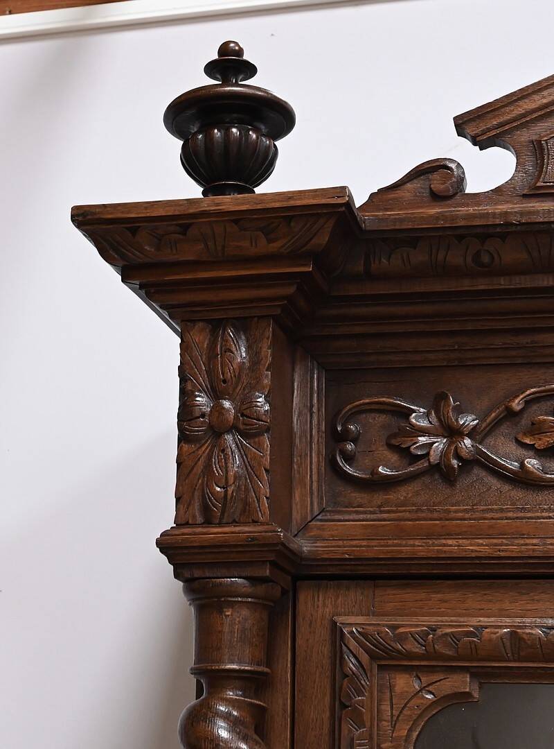 Narrow Oak Display Cabinet, Louis XIII style – Late 19th century