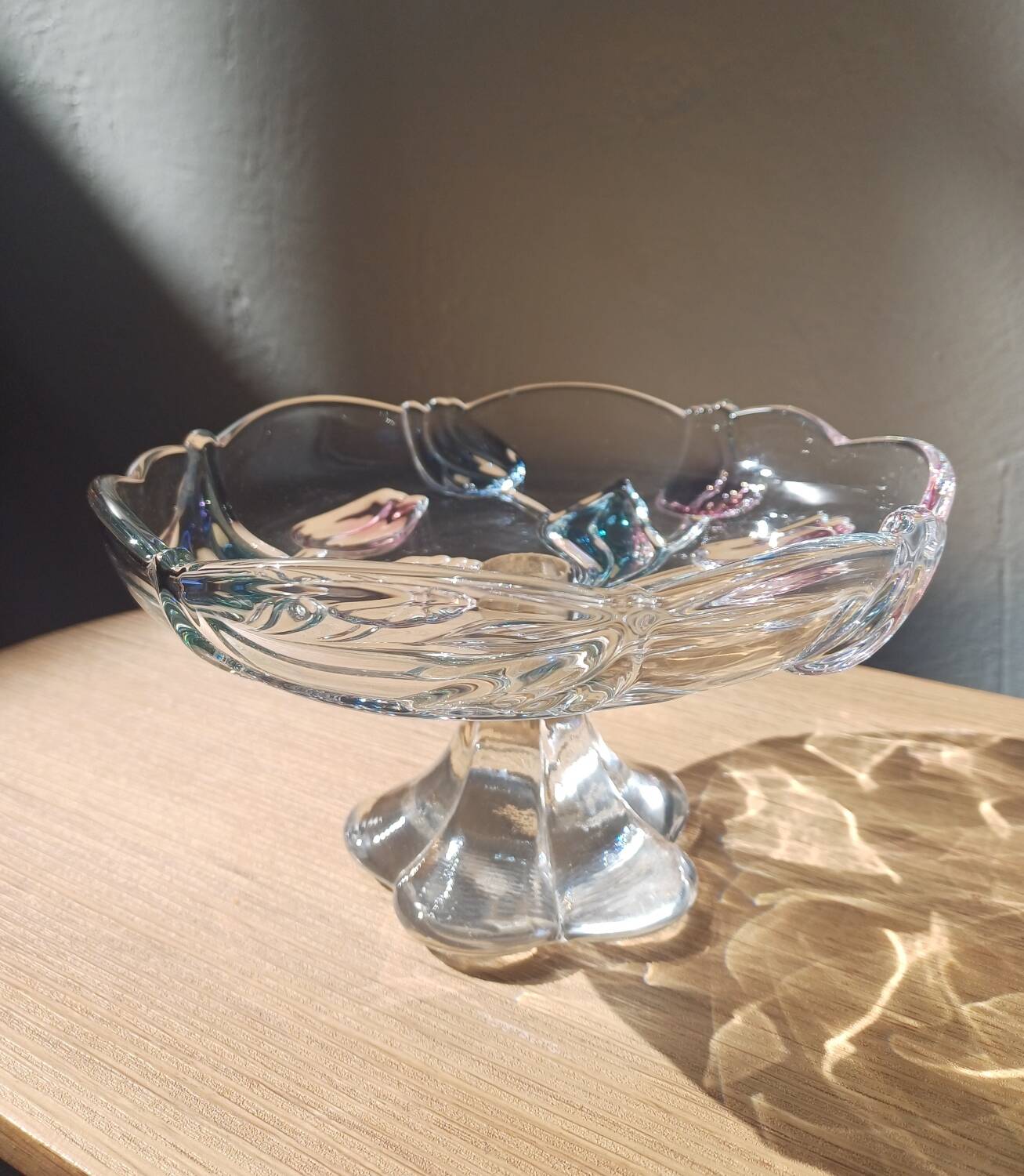 Bol sur pied en verre Mikasa avec tulipes roses et bleues